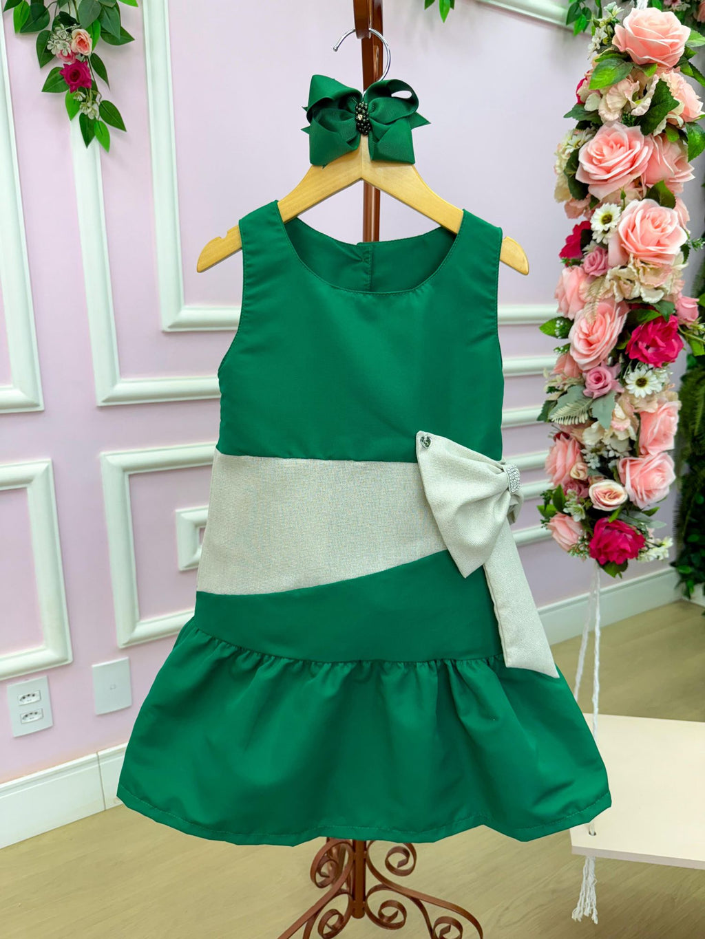 Vestido Verde Natal em Tecido 100% Poliéster com Laço e Brilho