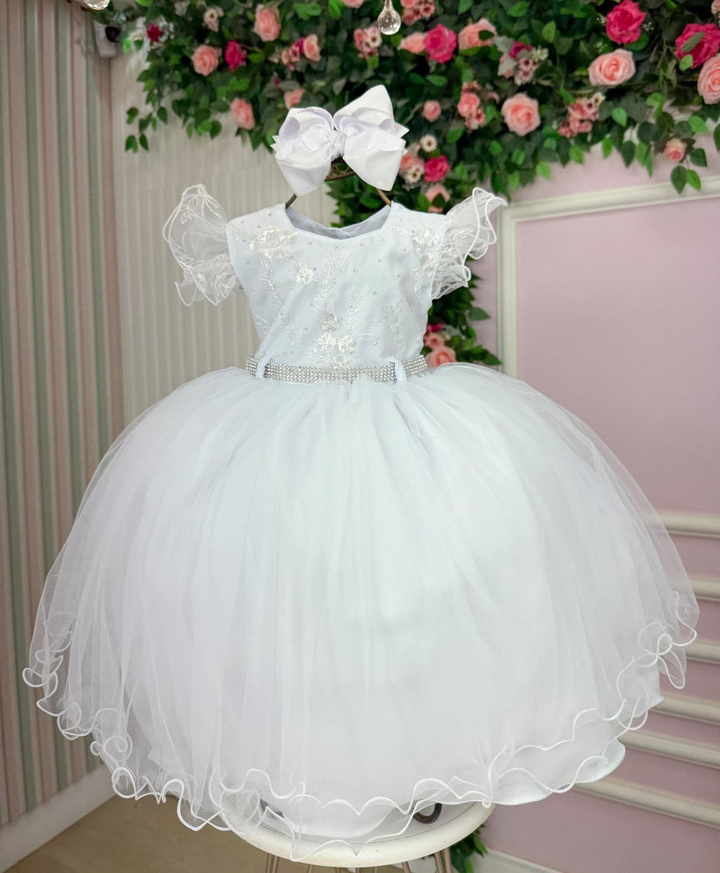 Vestido Branco Infantil de Tafeta com Laço e Gola Redonda