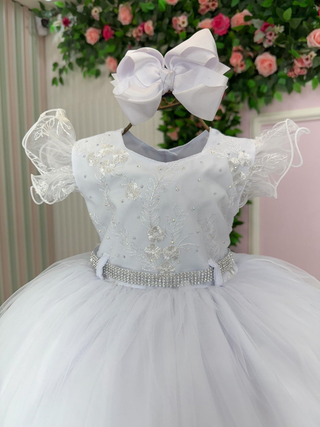 Vestido Branco Infantil de Tafeta com Laço e Gola Redonda