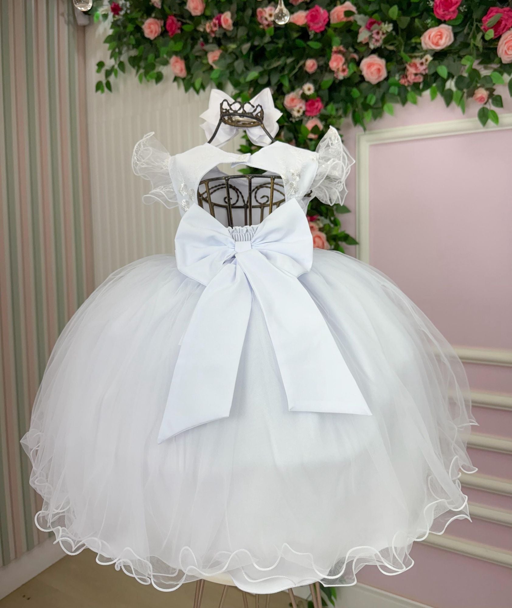 Vestido Branco Infantil de Tafeta com Laço e Gola Redonda