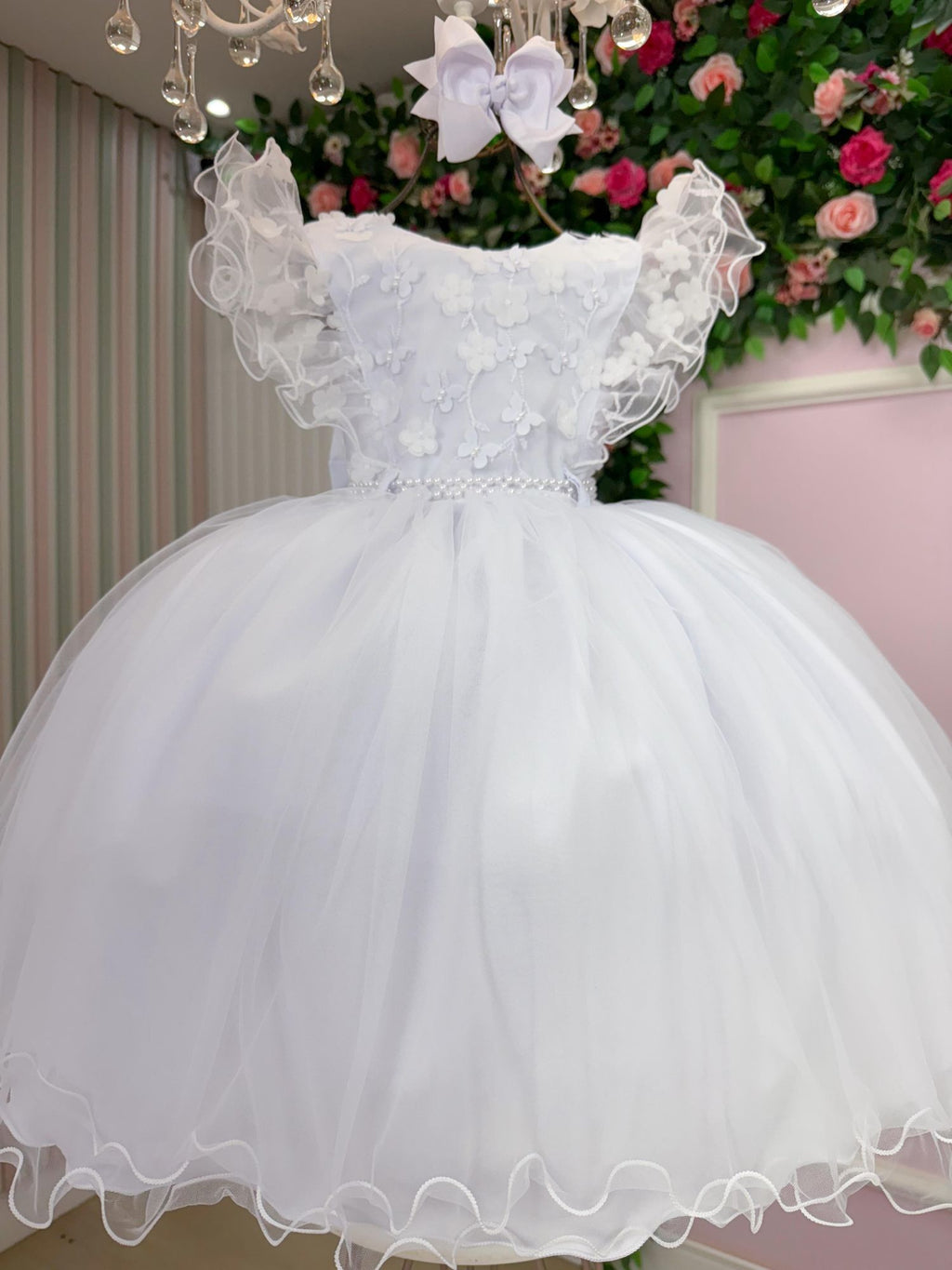 Vestido Infantil Branco em Tecido Tafeta com Laço e Gola Redonda