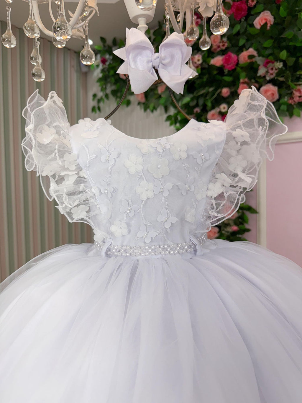 Vestido Infantil Branco em Tecido Tafeta com Laço e Gola Redonda