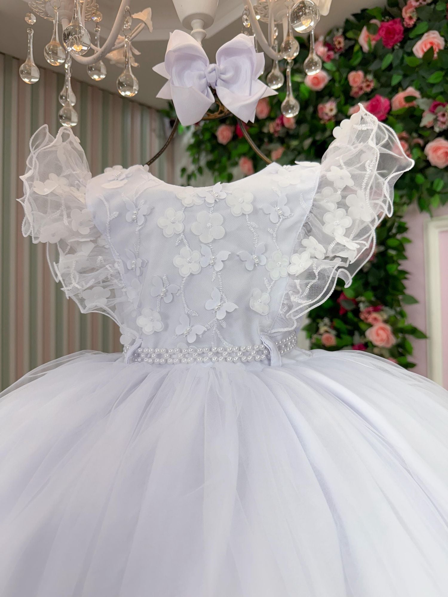 Vestido Infantil Branco em Tecido Tafeta com Laço e Gola Redonda