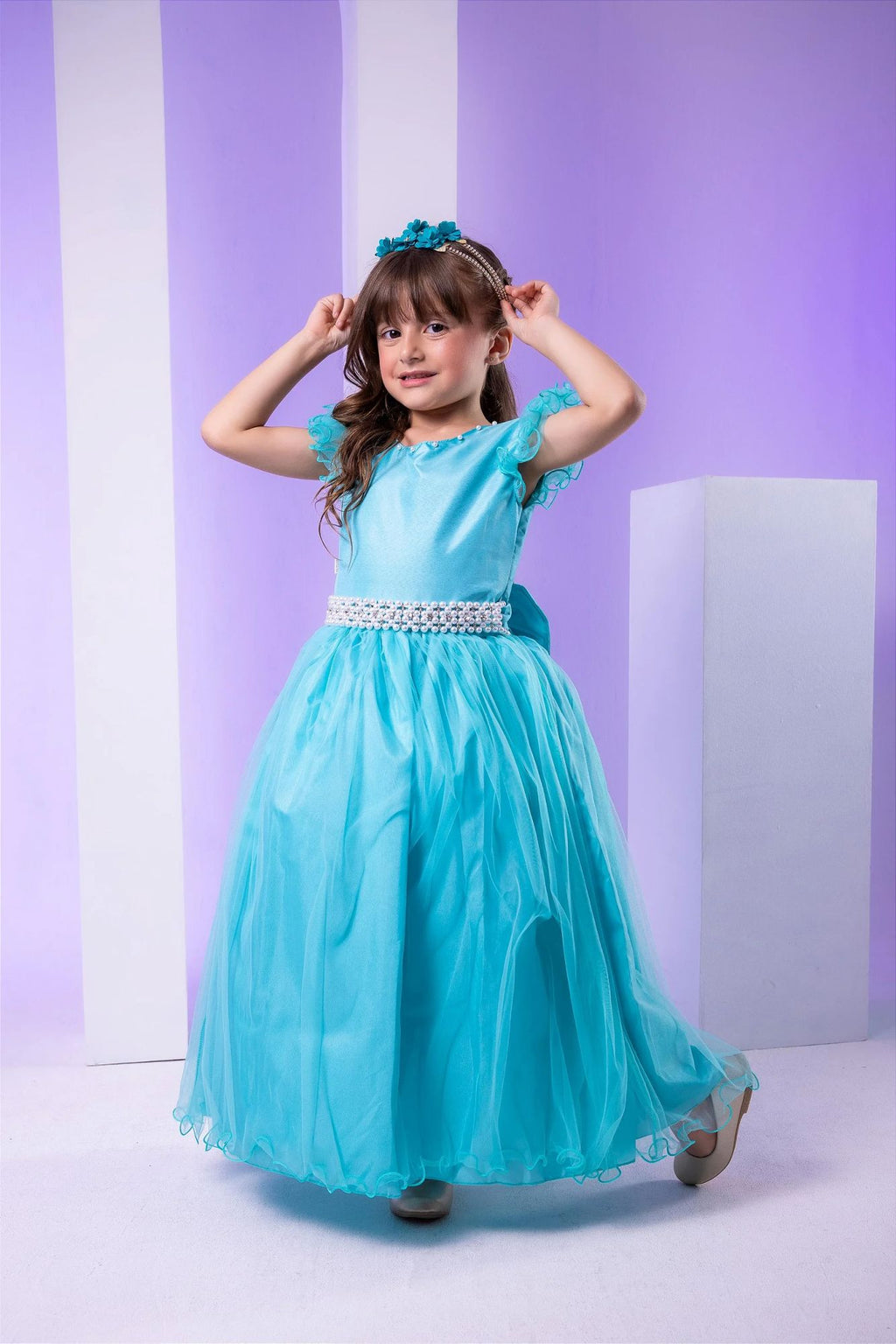 Vestido Longo Verde Tiffany com Detalhes em Tule e Cinto de Pérolas