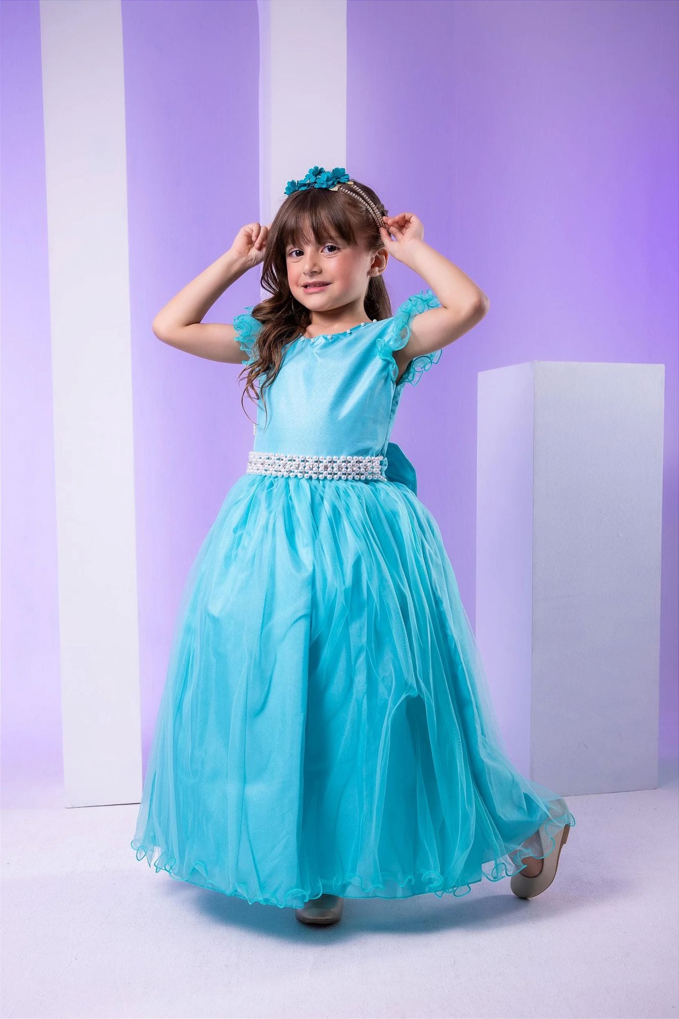 Vestido Longo Verde Tiffany com Detalhes em Tule e Cinto de Pérolas