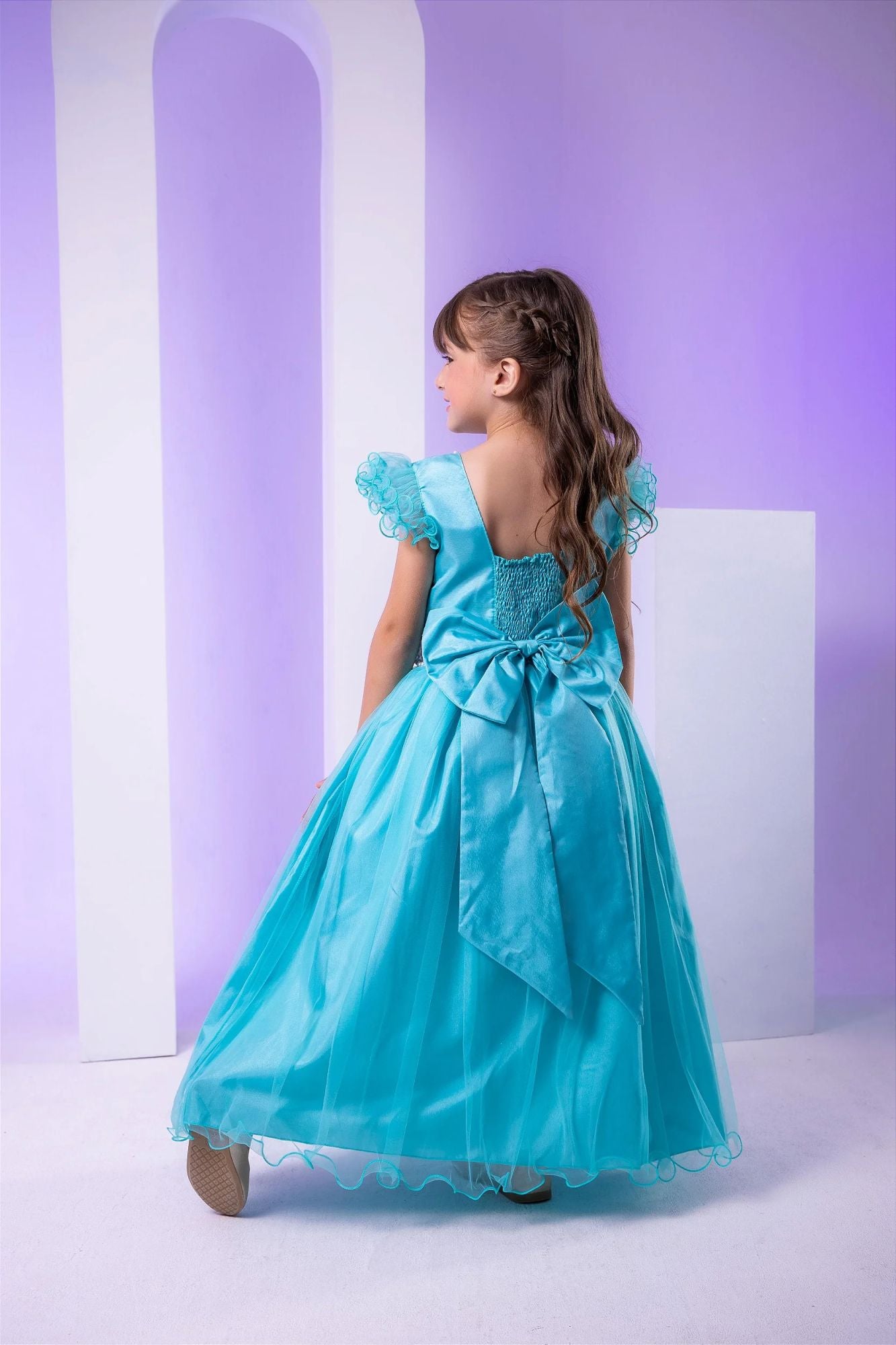 Vestido Longo Verde Tiffany com Detalhes em Tule e Cinto de Pérolas