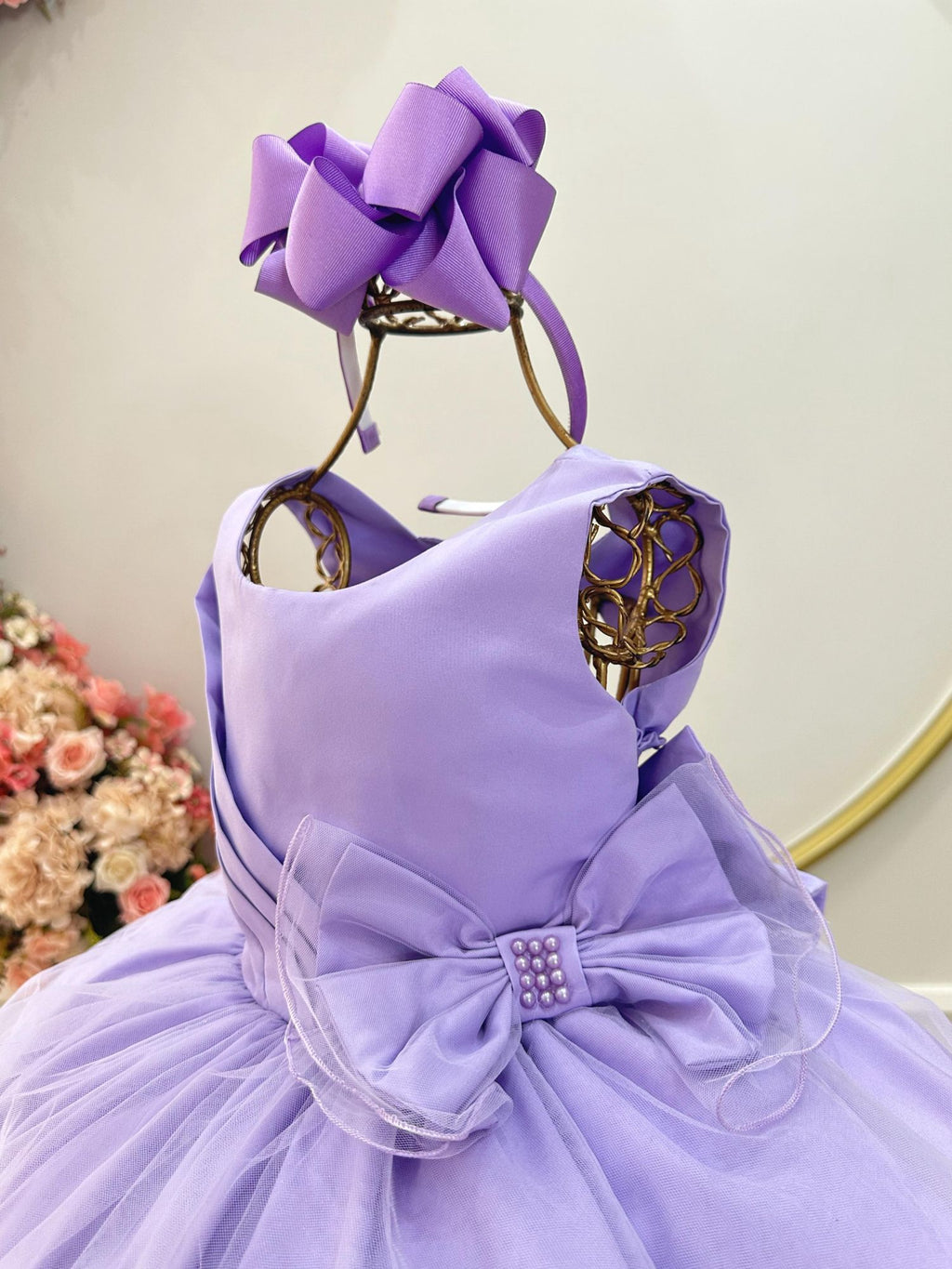 Vestido Infantil Lilás com Busto Drapeado e Aplique de Laço