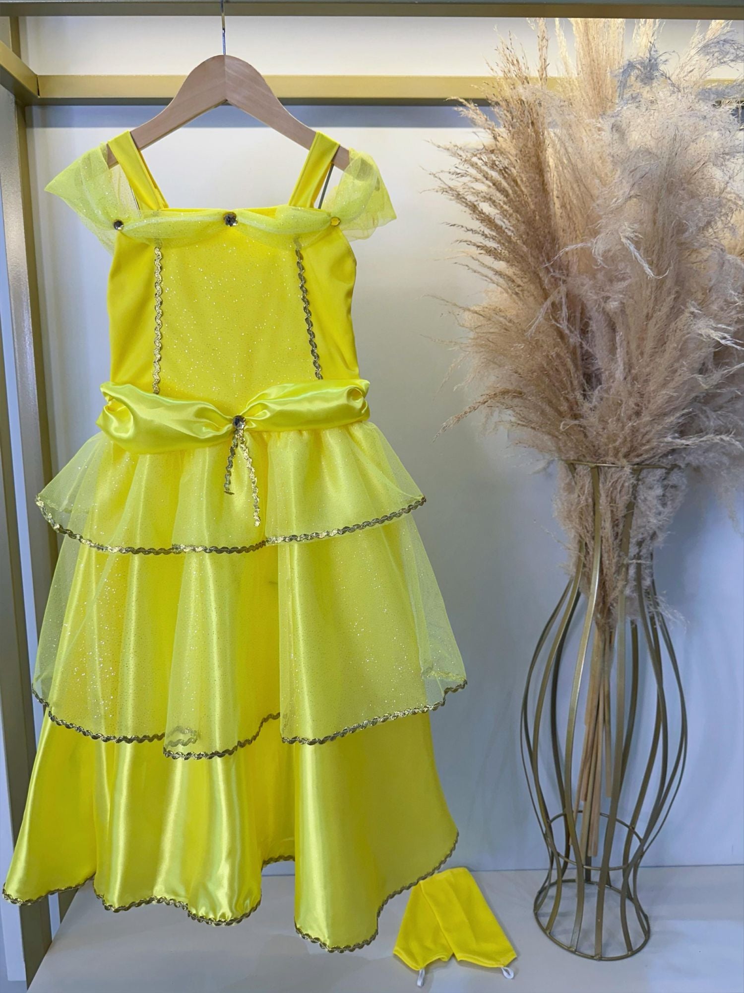Fantasia Infantil Princesa em Cetim com Luvas e Detalhes em Glitter