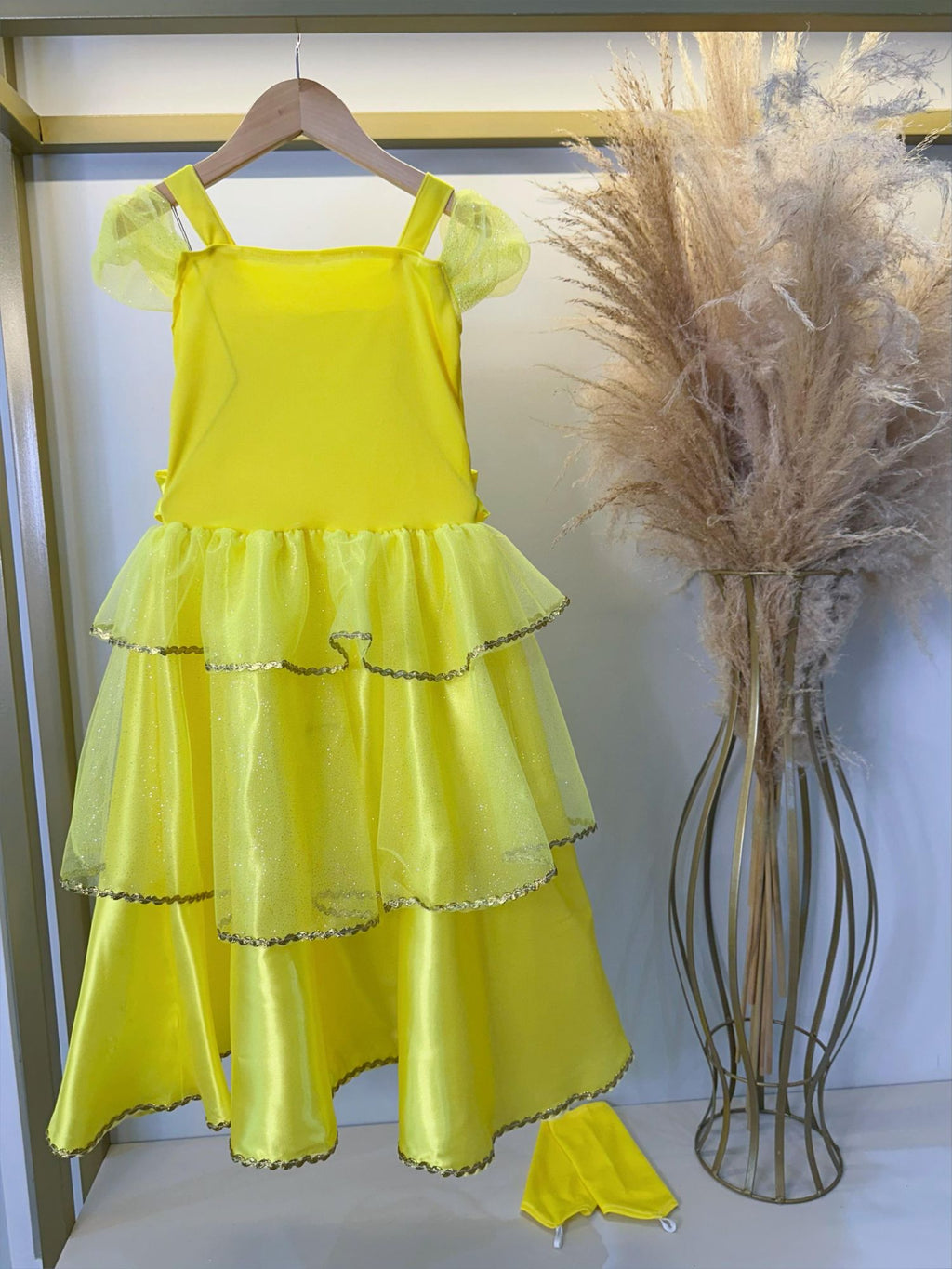 Fantasia Infantil Princesa em Cetim com Luvas e Detalhes em Glitter