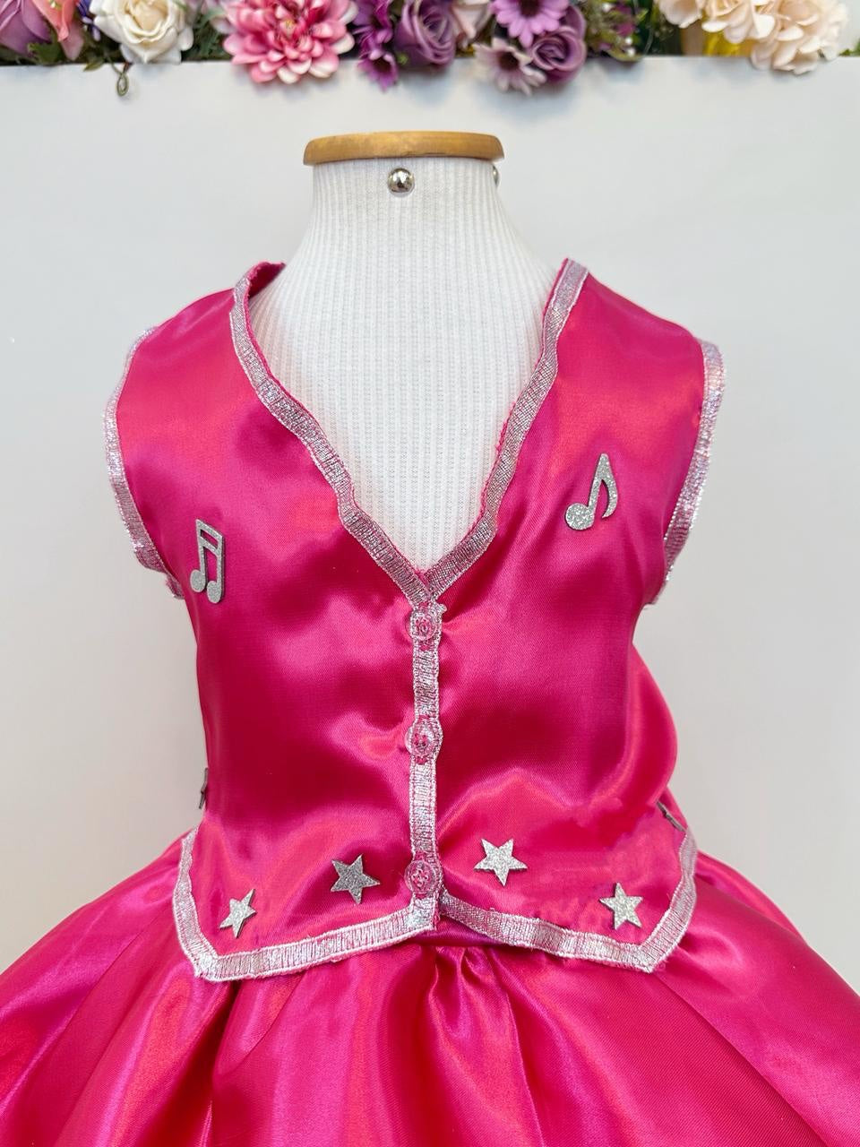 Conjunto Infantil Saia Godê e Colete em Cetim Brilhante para Festa Country
