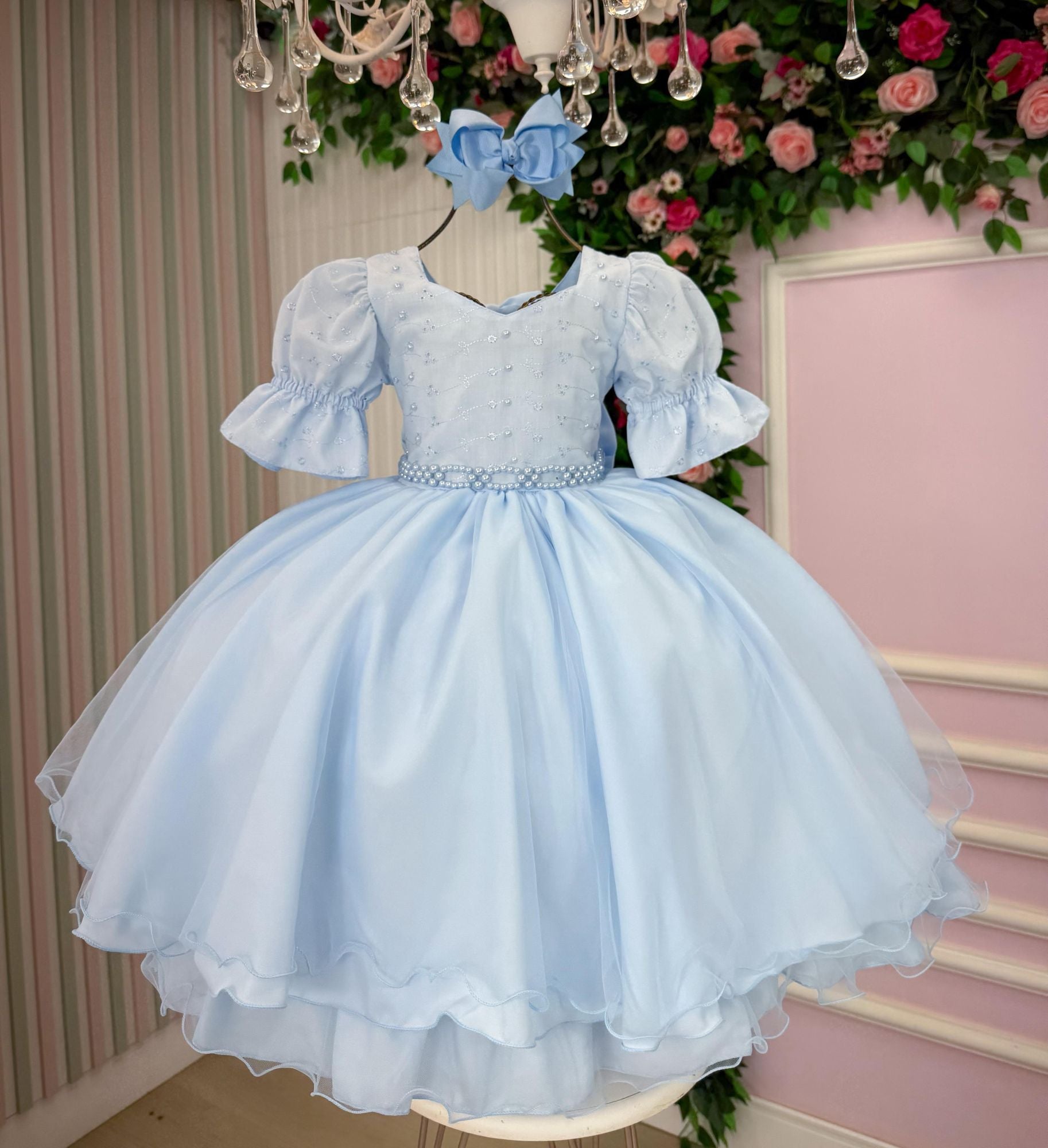 Vestido Infantil Branco em Lese com Bordados e Tule para Festas