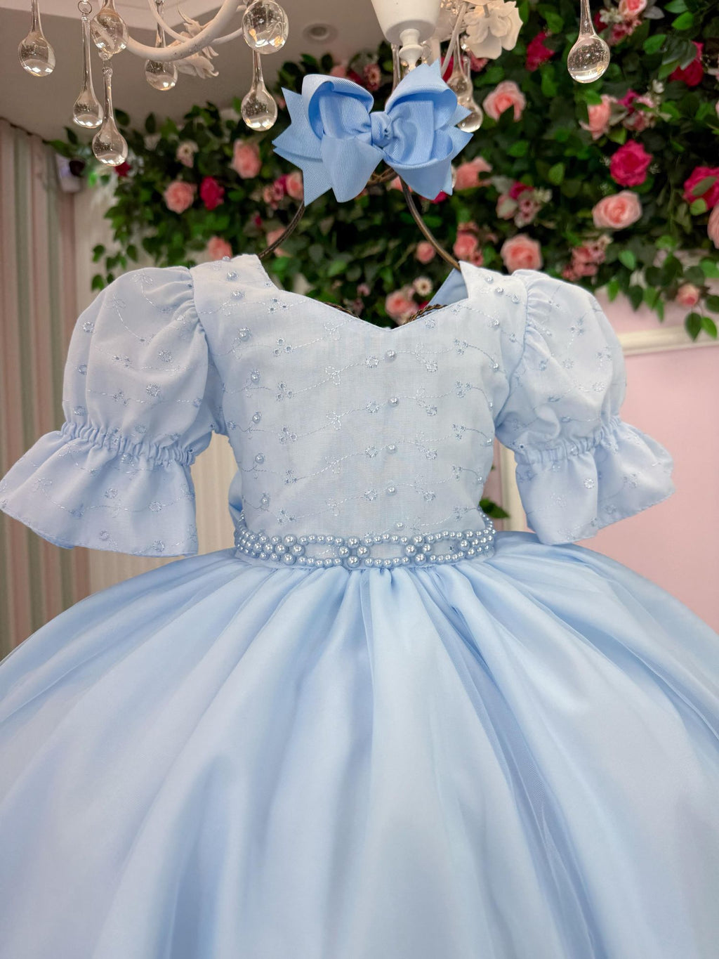 Vestido Infantil Branco em Lese com Bordados e Tule para Festas