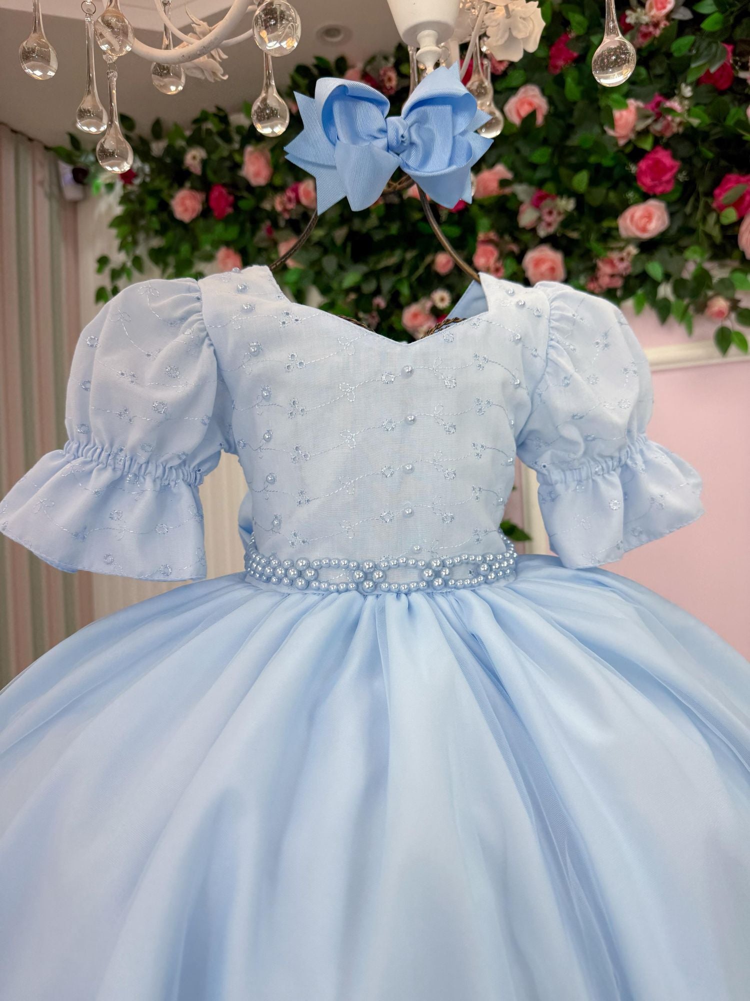 Vestido Infantil Branco em Lese com Bordados e Tule para Festas