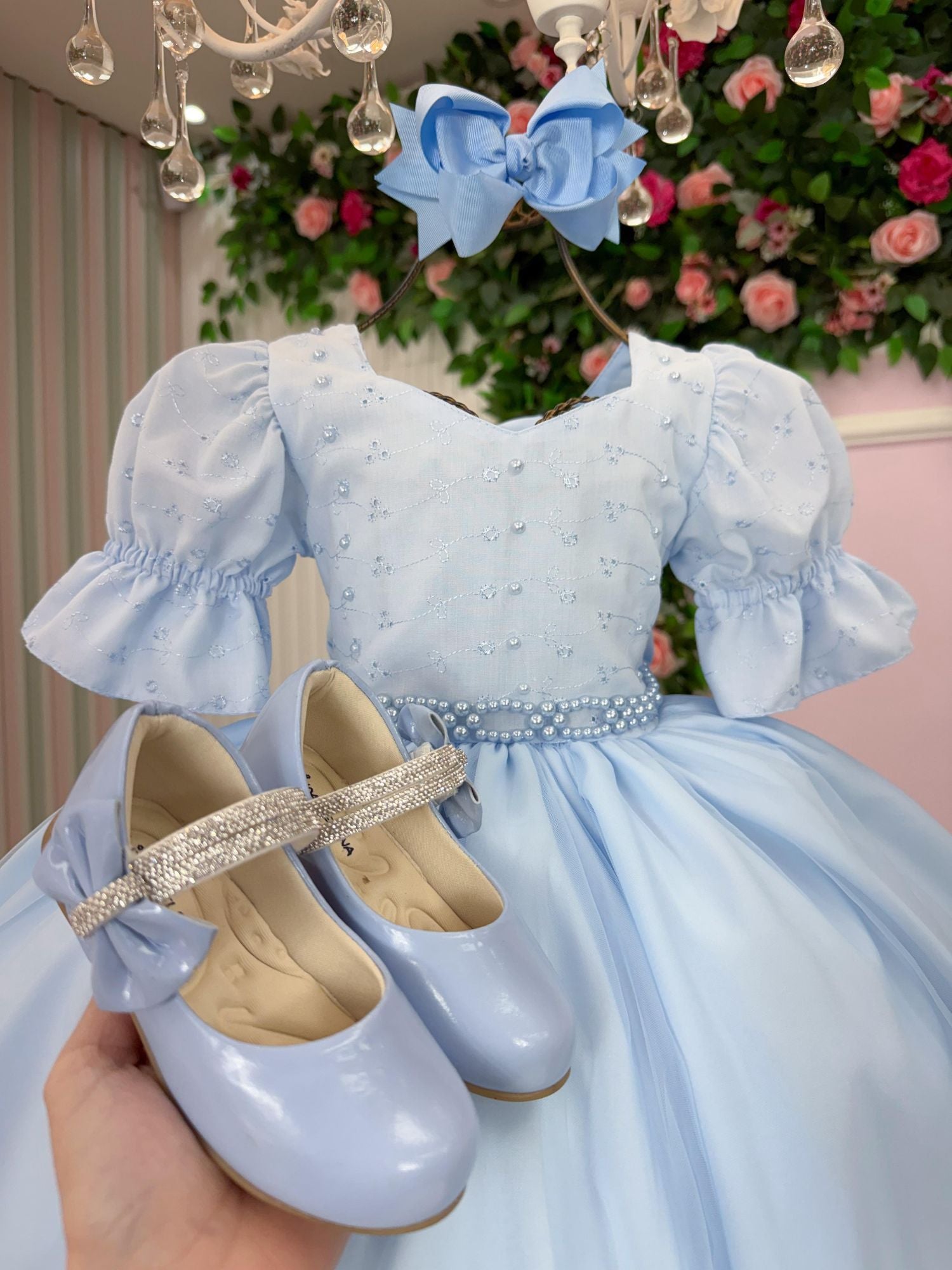 Vestido Infantil Branco em Lese com Bordados e Tule para Festas