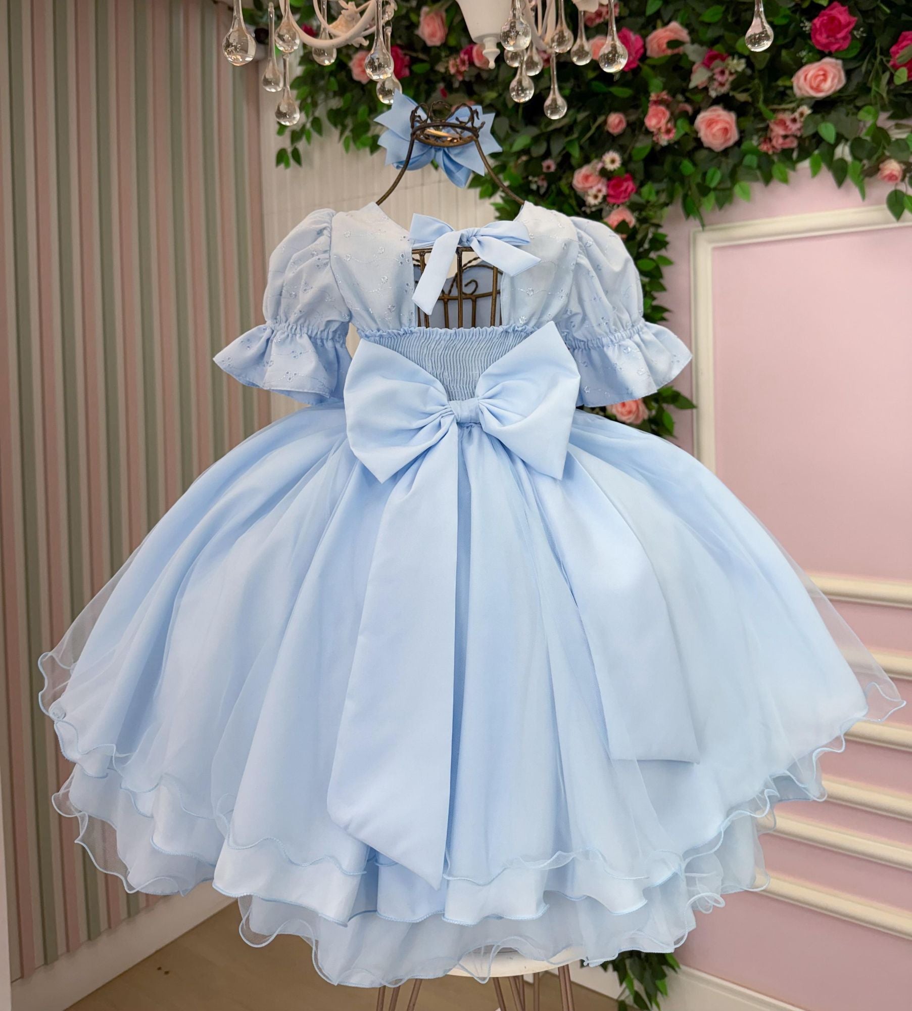 Vestido Infantil Branco em Lese com Bordados e Tule para Festas