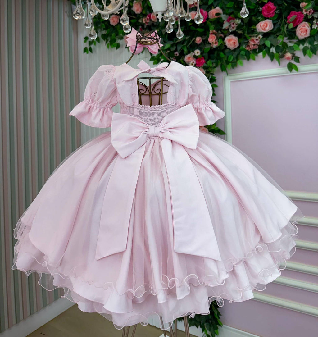 Vestido Infantil Branco em Lese com Tule e Cinto de Pérolas