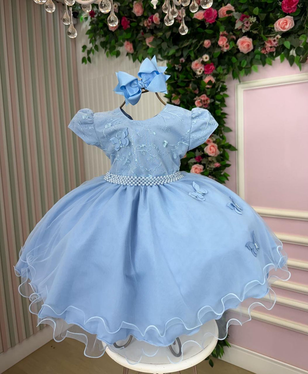 Vestido Infantil Azul Bebê com Tule e Apliques de Borboletas