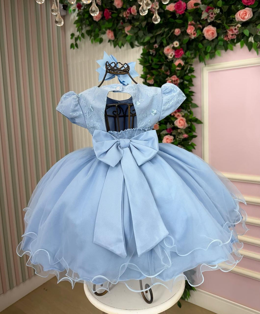 Vestido Infantil Azul Bebê com Tule e Apliques de Borboletas