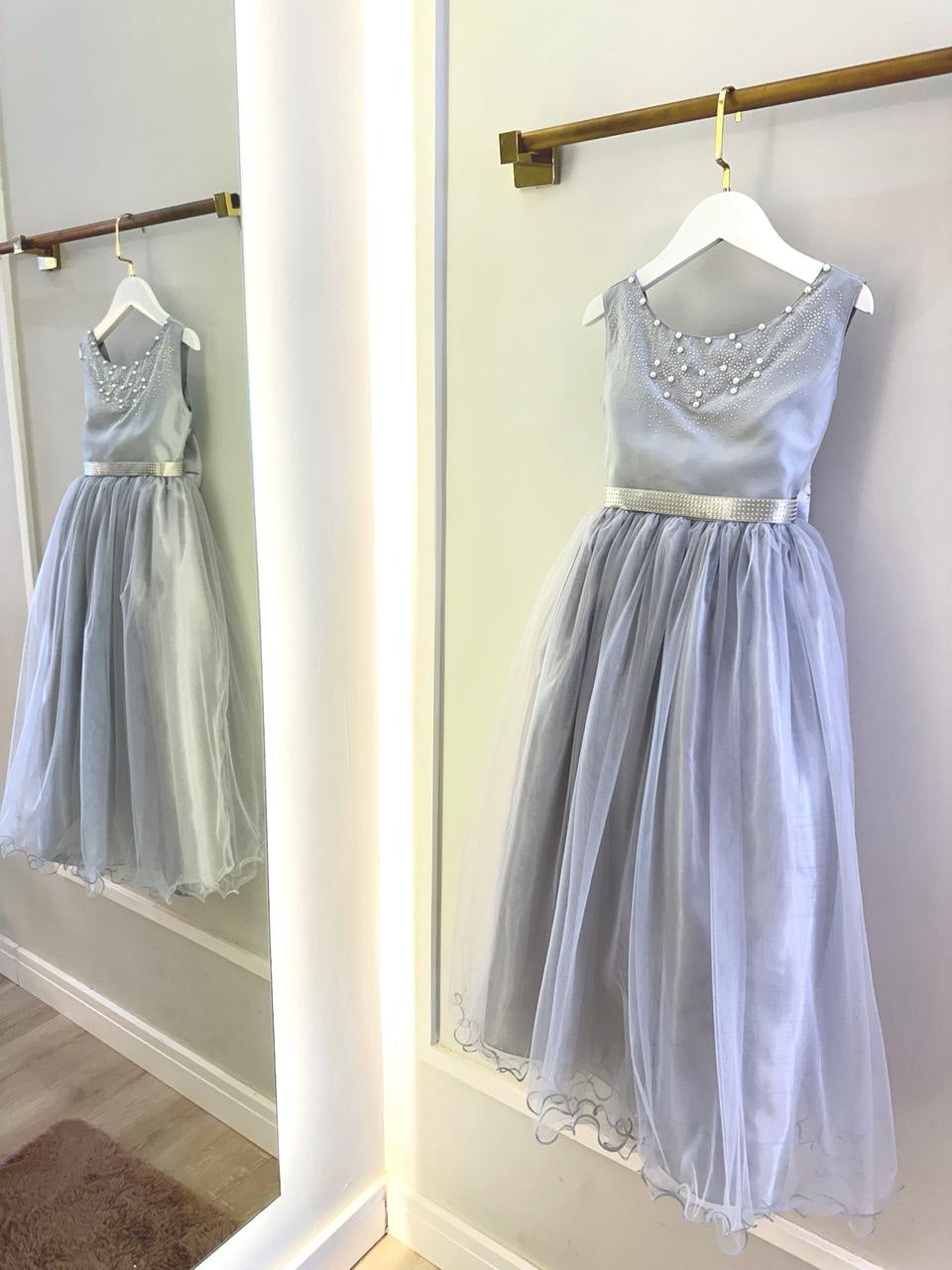 Vestido Longo Infantil Prata com Pérolas para Damas de Honra