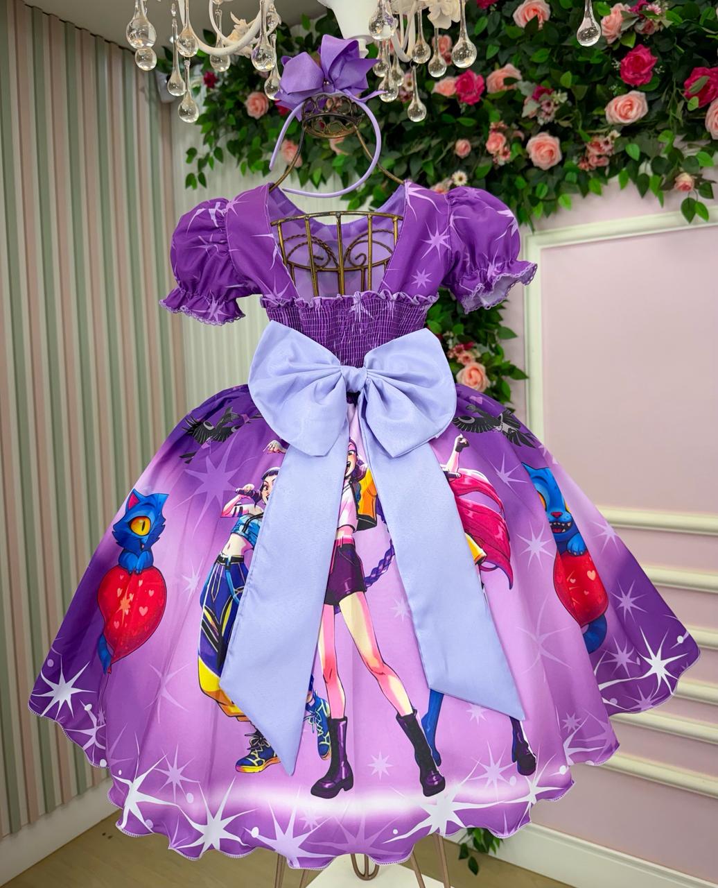 Vestido Guerreiras do K-Pop em Poliéster com Estampa Exclusiva em Roxo e Lilás