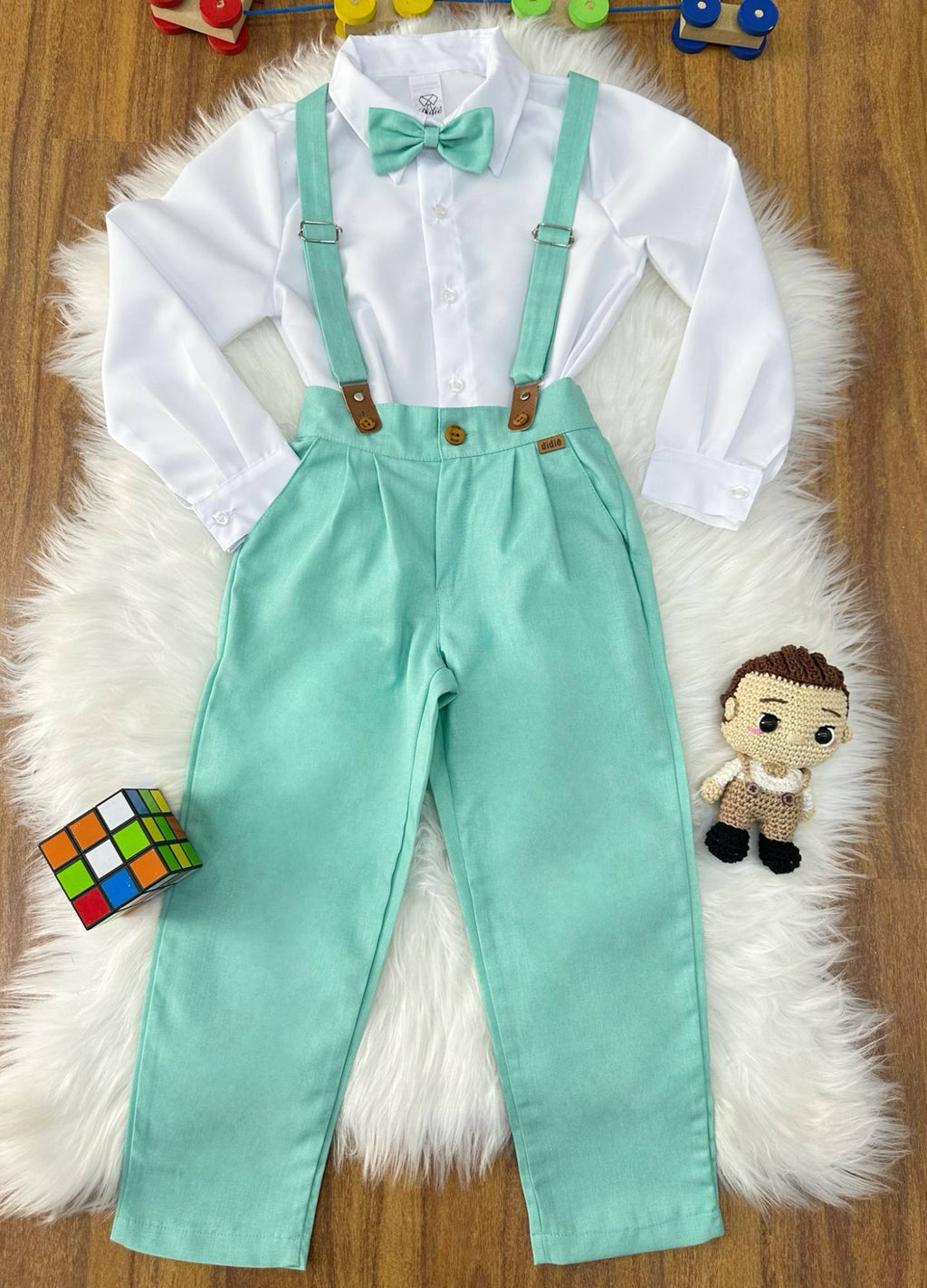 Conjunto Social Pajem Camisa Branca com Calça Verde e Suspensório