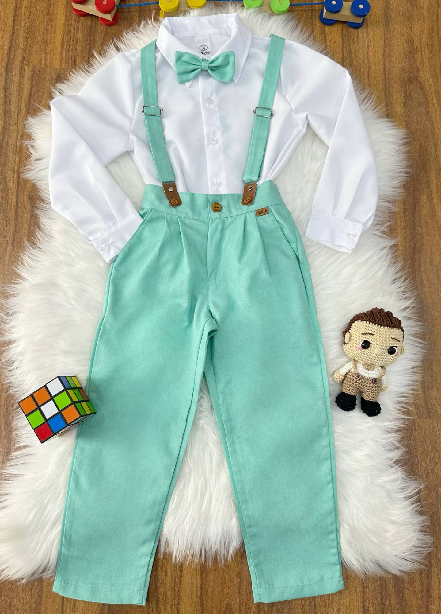 Conjunto Social Pajem Camisa Branca com Calça Verde e Suspensório