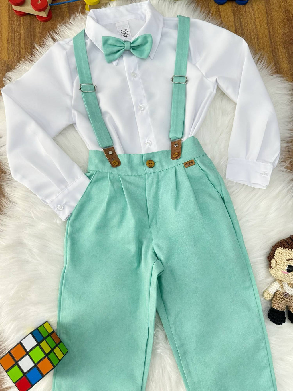 Conjunto Social Pajem Camisa Branca com Calça Verde e Suspensório