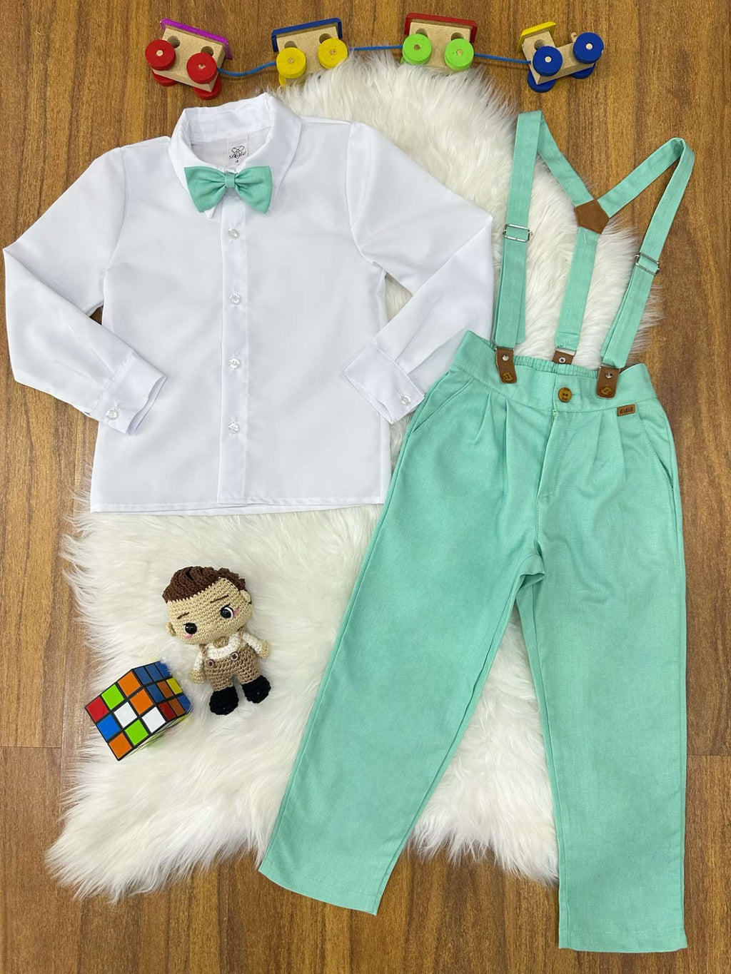 Conjunto Social Pajem Camisa Branca com Calça Verde e Suspensório