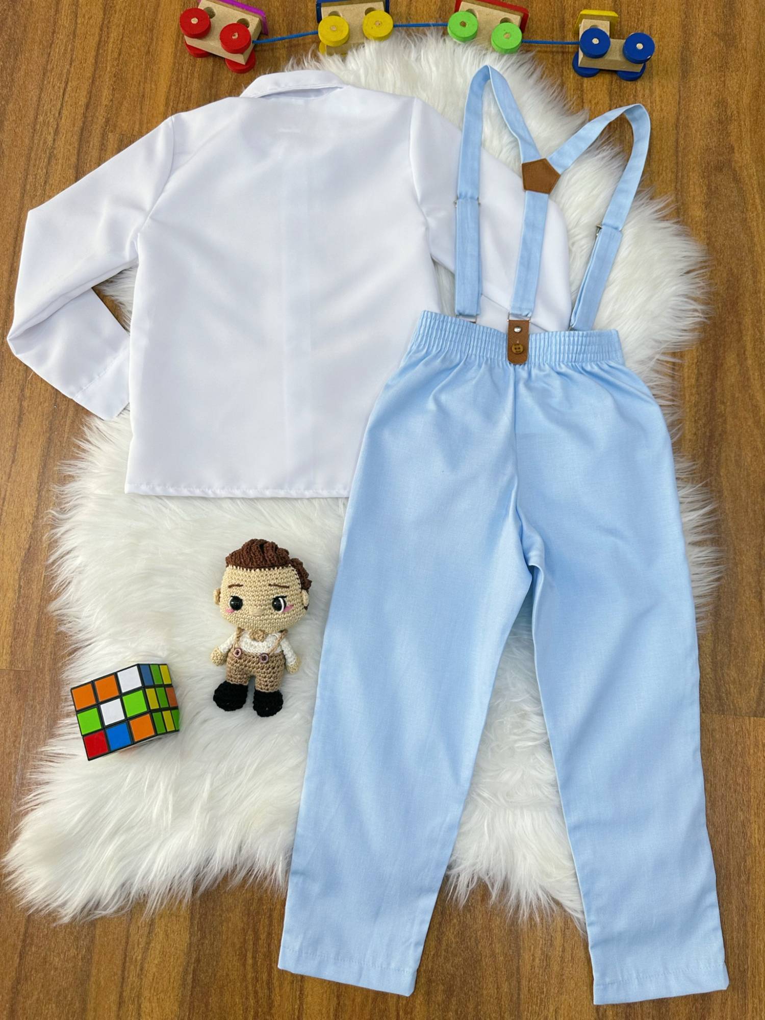 Conjunto Social Pajem com Camisa Branca, Calça Azul e Suspensório