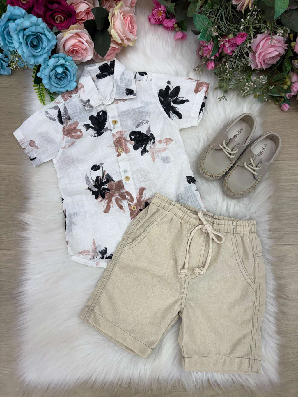 Conjunto Infantil Off Linho com Camisa e Bermuda Bege para Meninos
