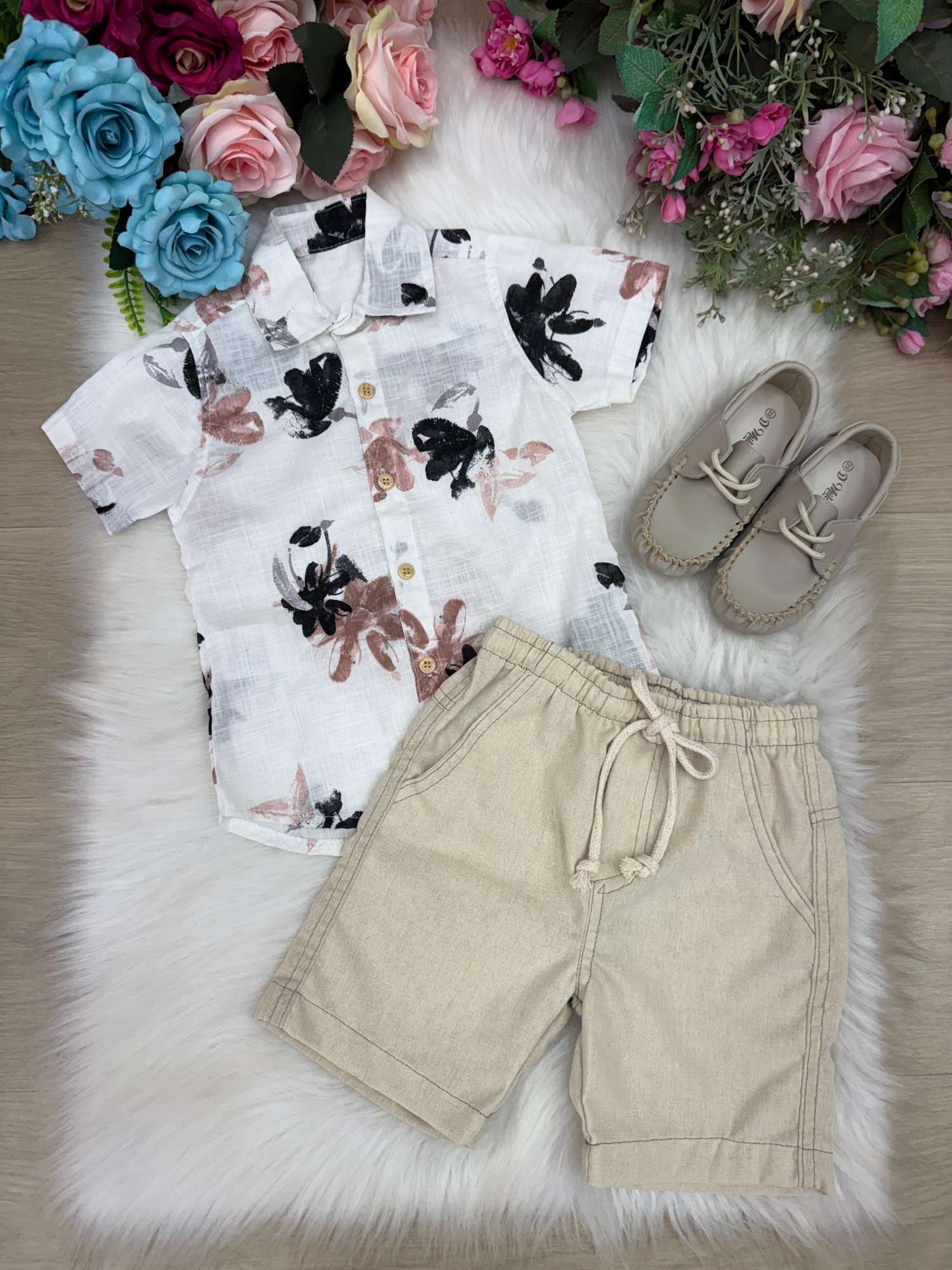 Conjunto Infantil Off Linho com Camisa e Bermuda Bege para Meninos