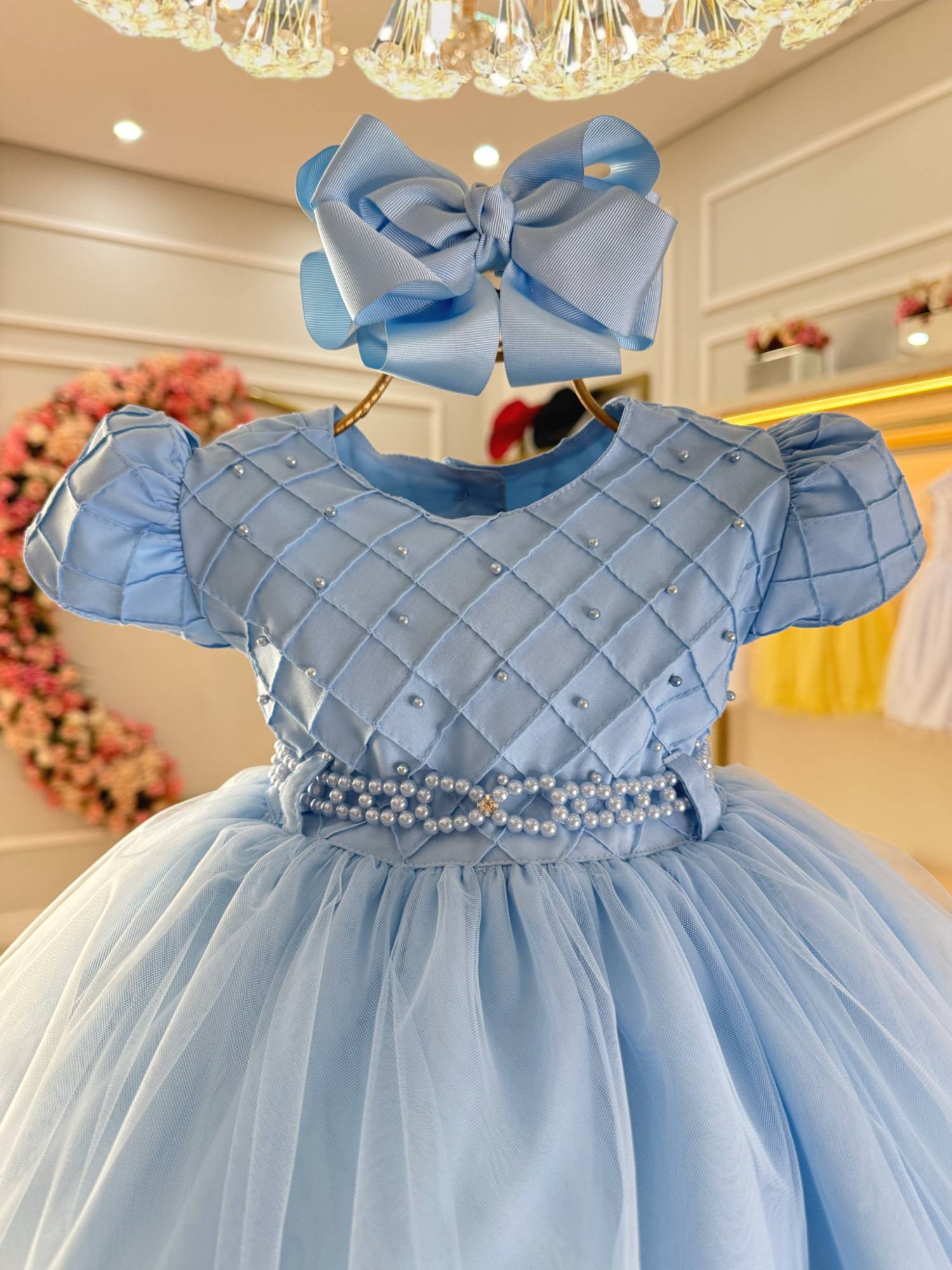 Vestido Bebê Azul Claro com Busto Nervura e Detalhes em Pérolas para Batizados
