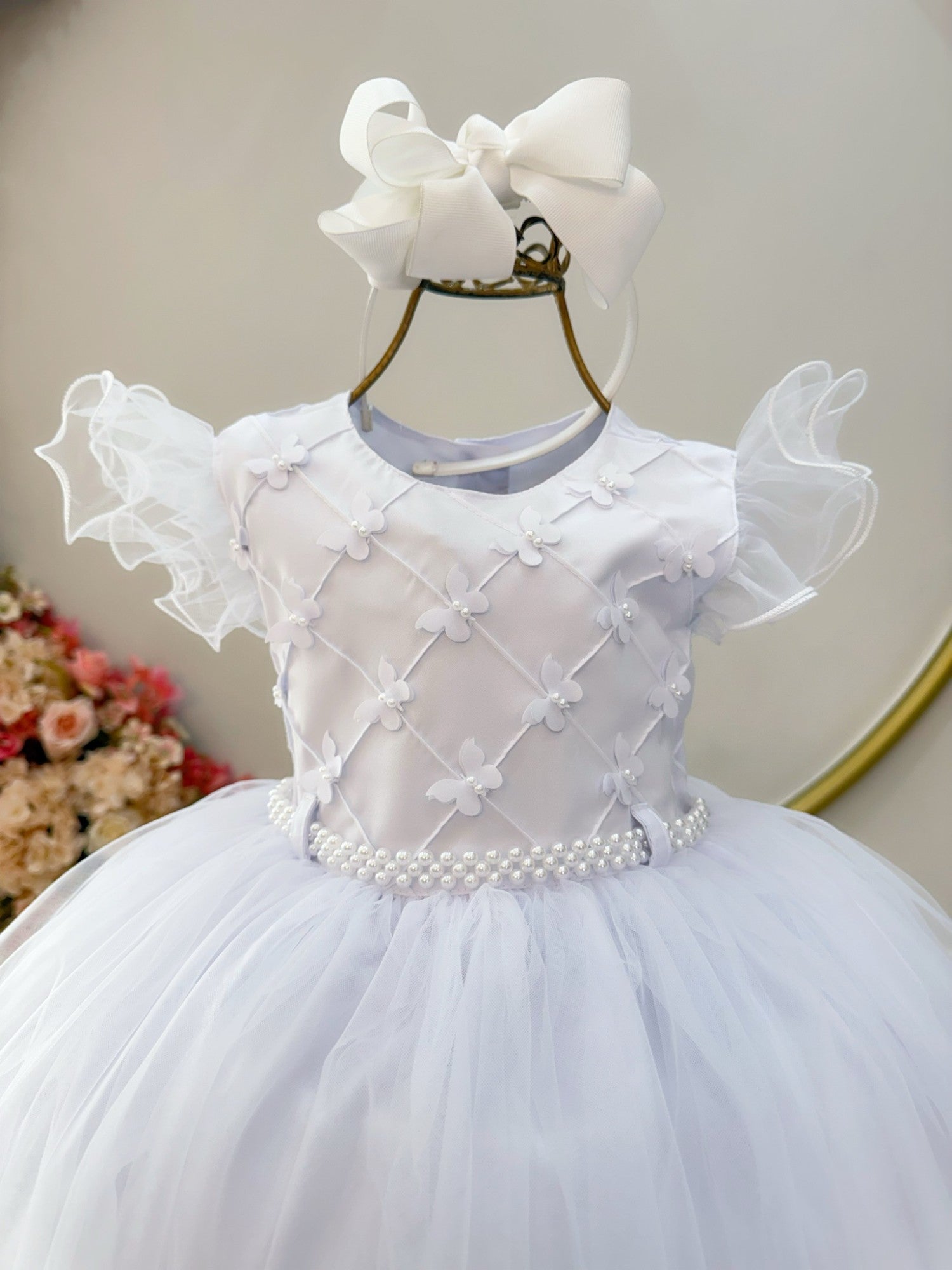 Vestido Infantil Branco com Busto Nervura e Apliques para Daminhas
