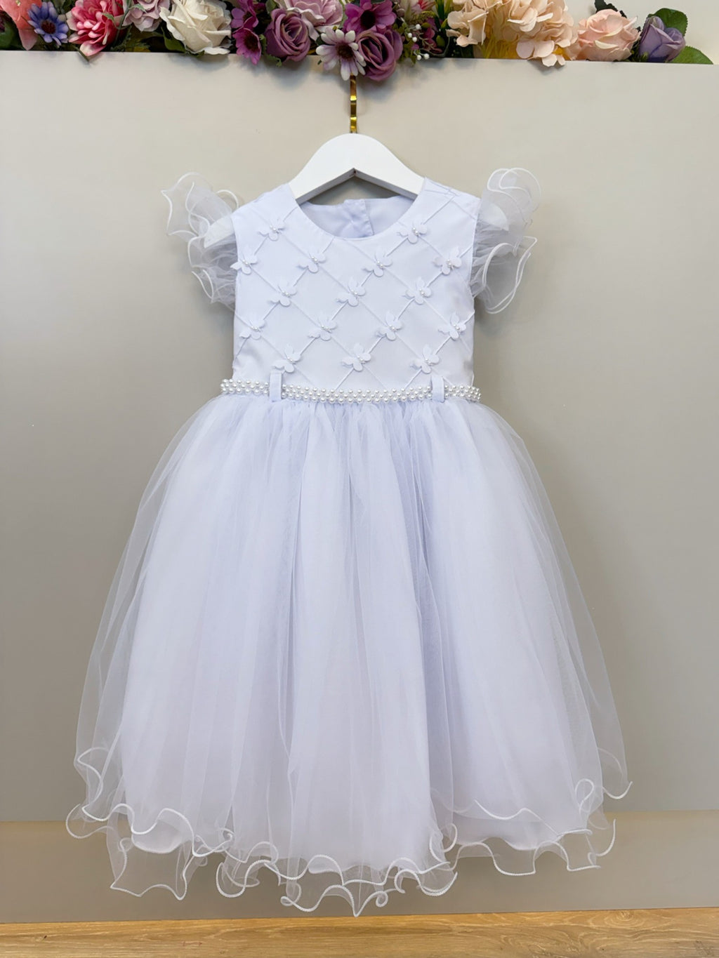Vestido Infantil Branco com Busto Nervura e Apliques para Daminhas