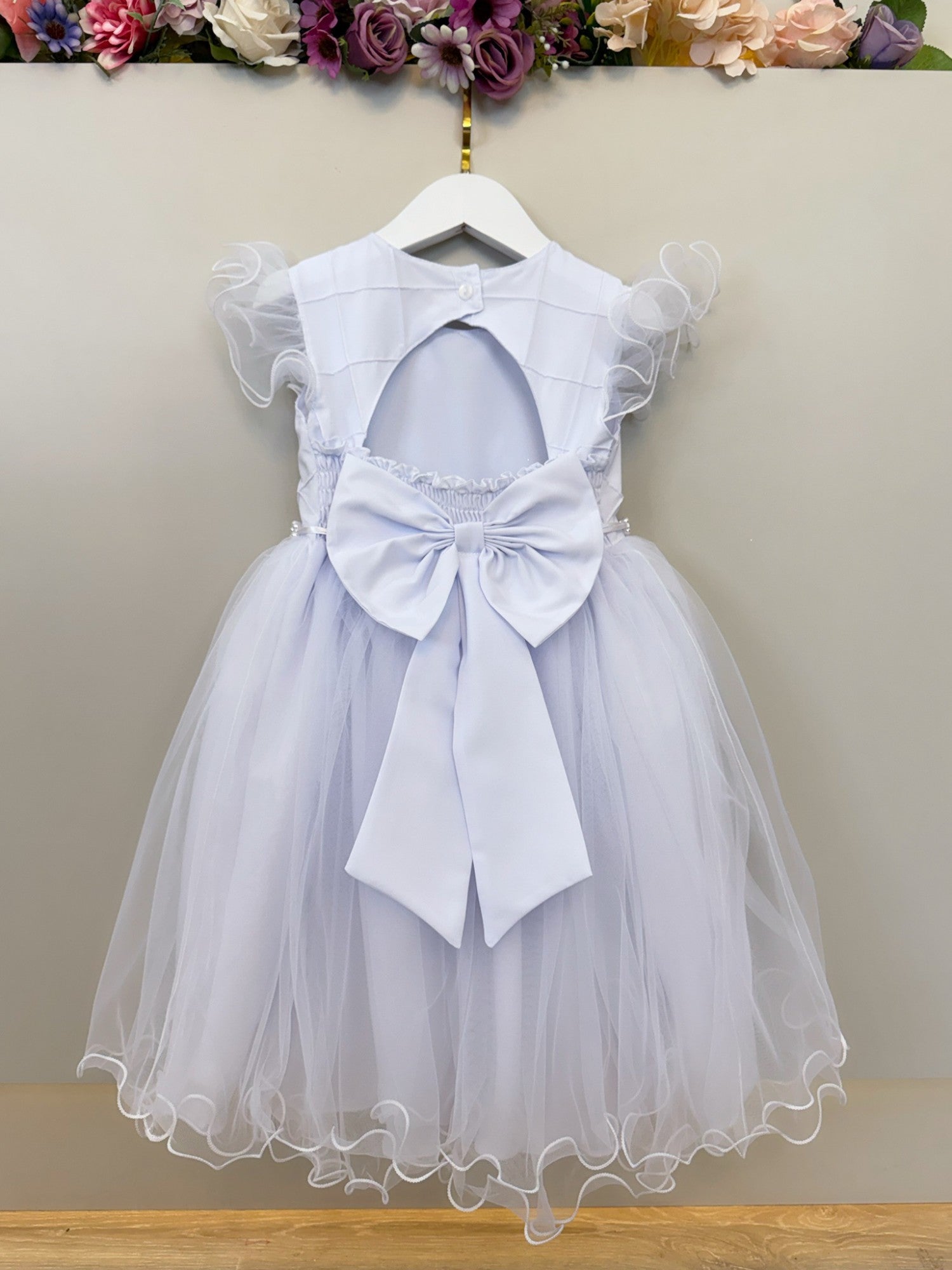 Vestido Infantil Branco com Busto Nervura e Apliques para Daminhas
