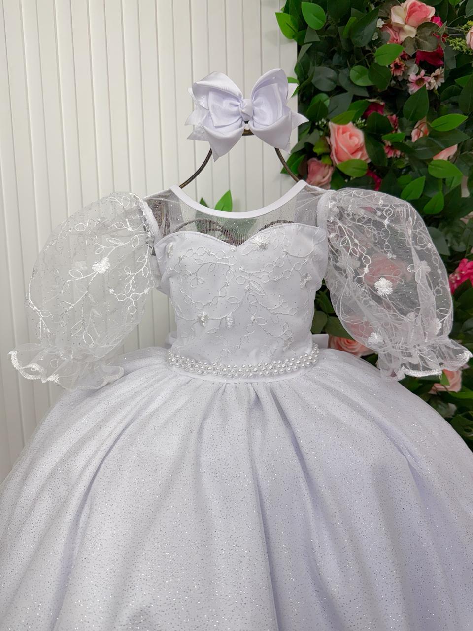 Vestido Longo Branco com Bordados Florais e Tule para Daminhas