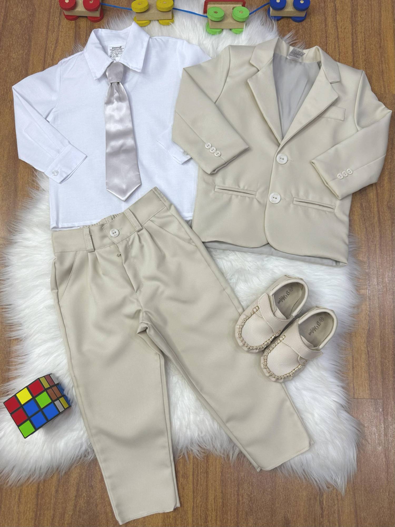 Conjunto Social Luxo para Pajem com Terno Bege, Calça e Camisa Branca