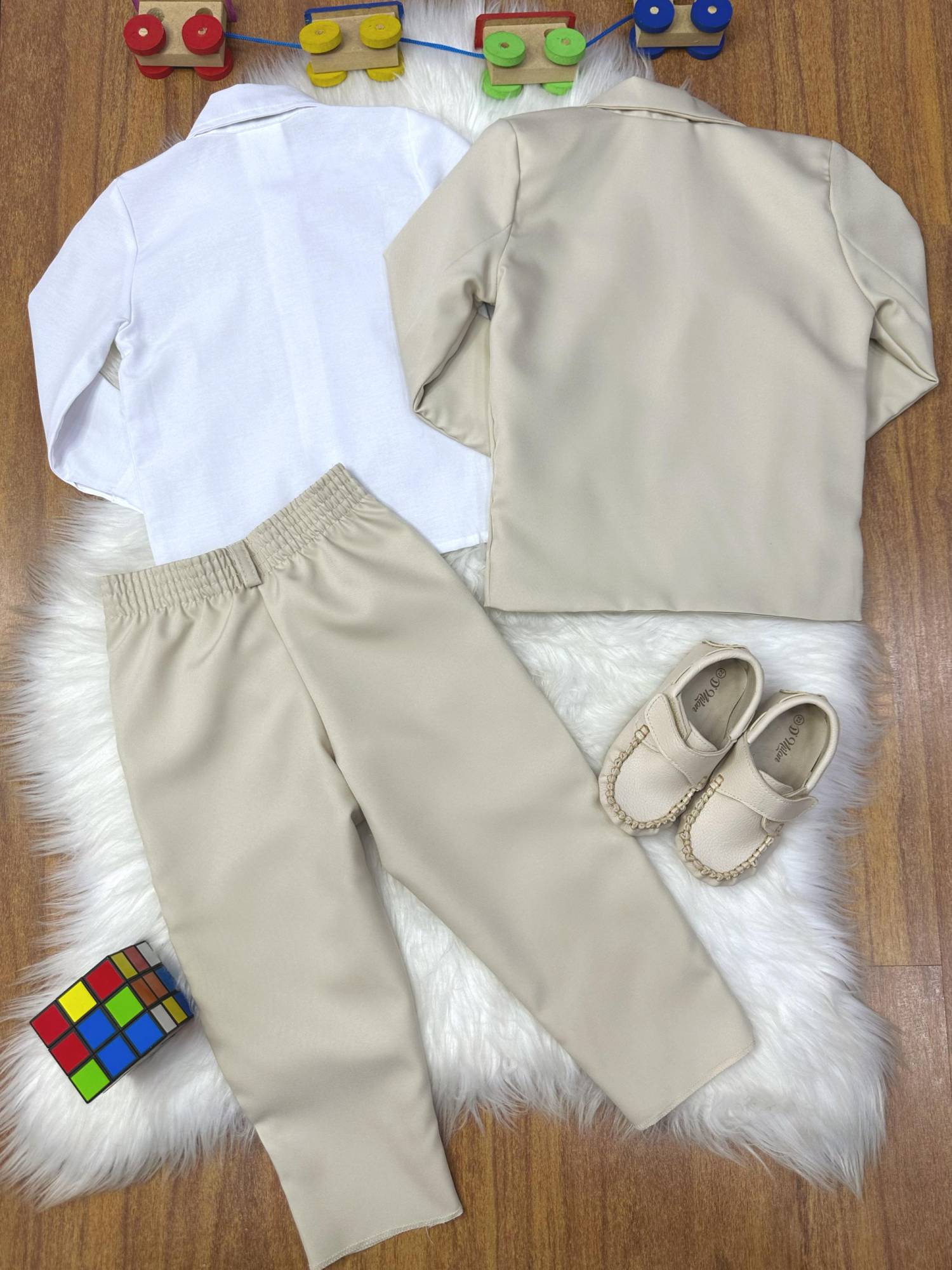 Conjunto Social Luxo para Pajem com Terno Bege, Calça e Camisa Branca