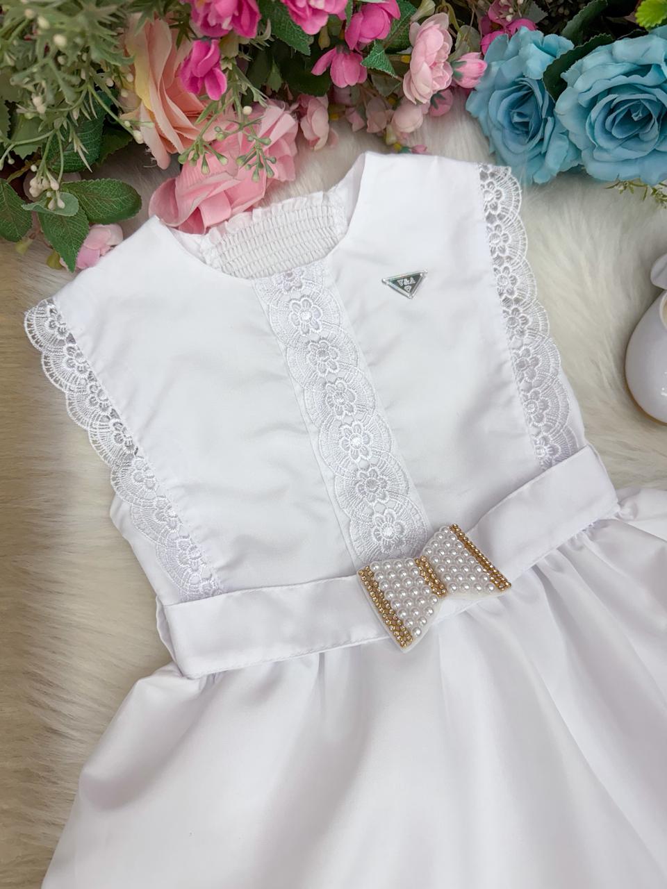 Vestido Infantil Evasê Branco com Renda e Laço de Pérolas