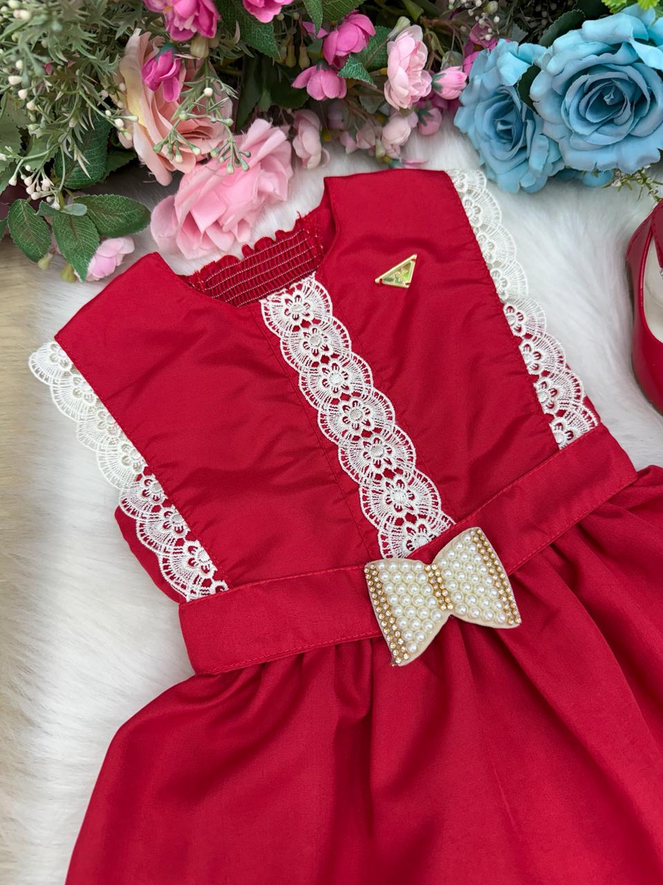 Vestido Infantil Evasê Vermelho com Renda e Laço de Pérolas
