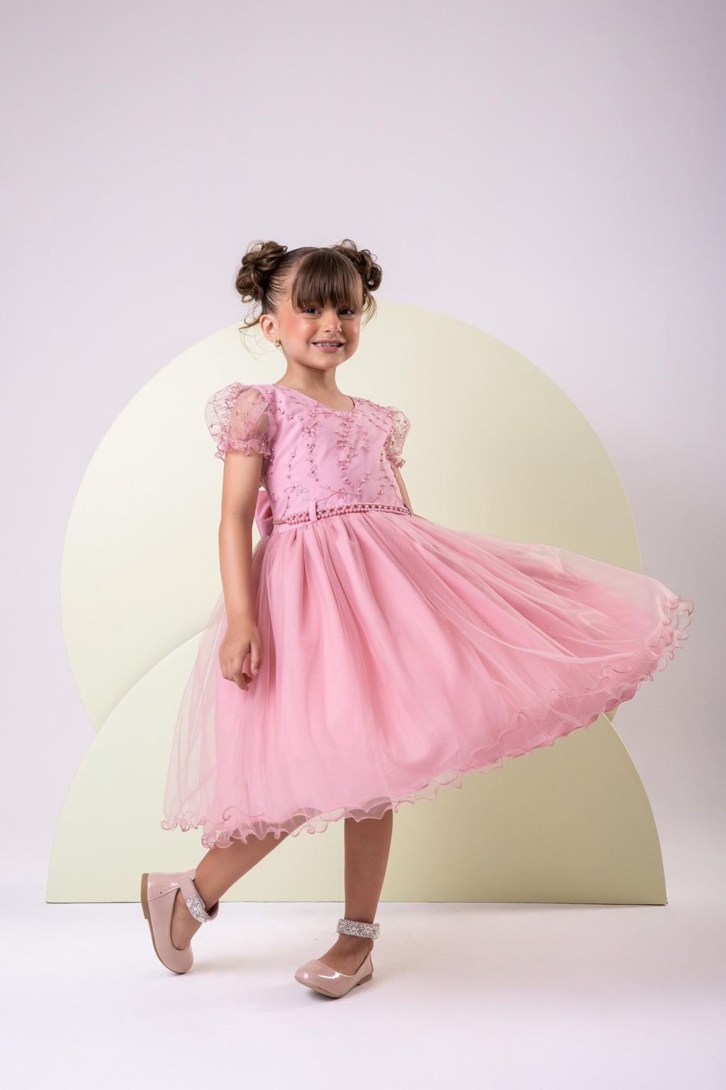 Vestido Infantil em Tafetá com Laço e Gola Redonda na Cor Rosa