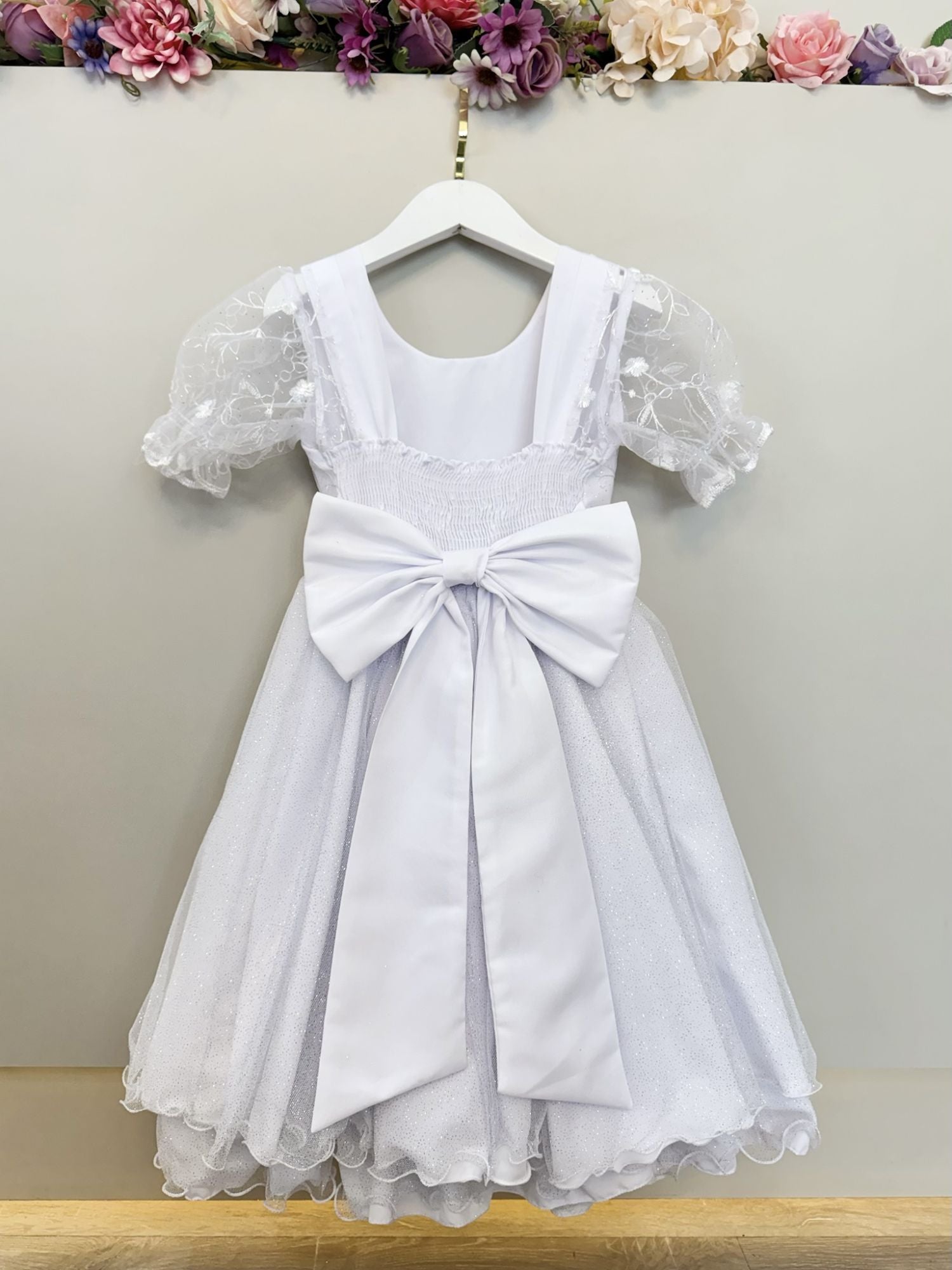Vestido Luxuoso Infantil Branco com Renda e Tule para Festas