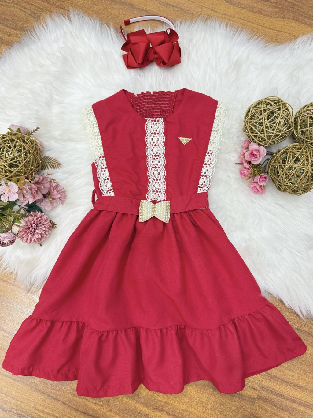 Vestido Infantil Vermelho com Detalhes em Guipir e Cinto para Festas