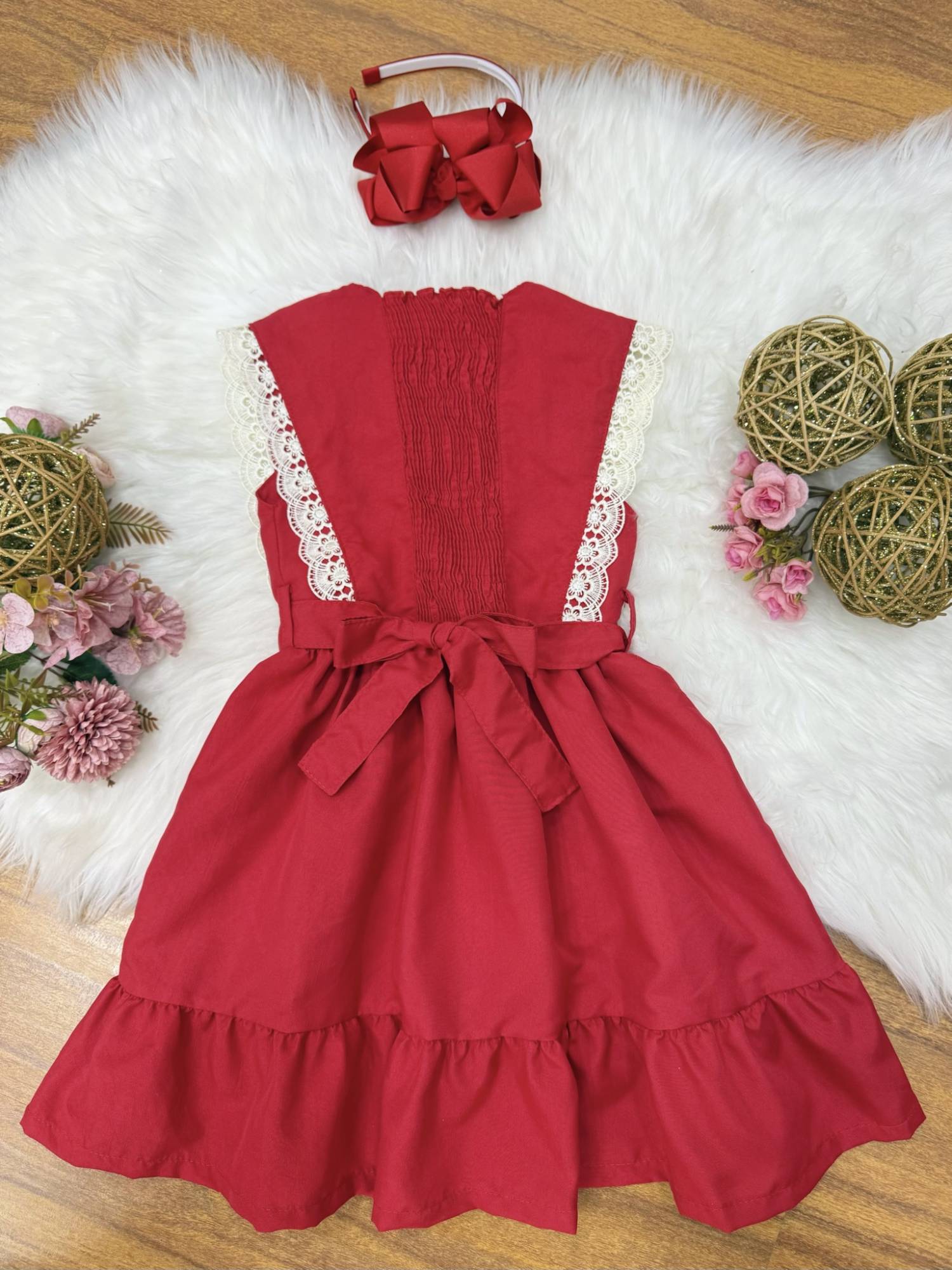 Vestido Infantil Vermelho com Detalhes em Guipir e Cinto para Festas