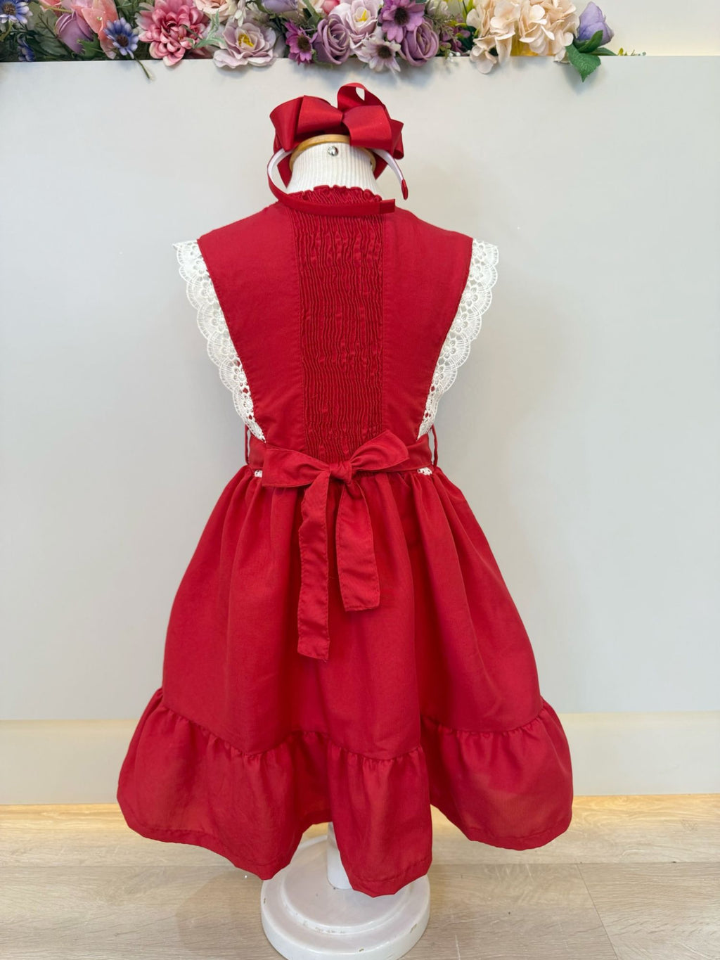 Vestido Infantil Vermelho com Detalhes em Guipir e Cinto para Festas