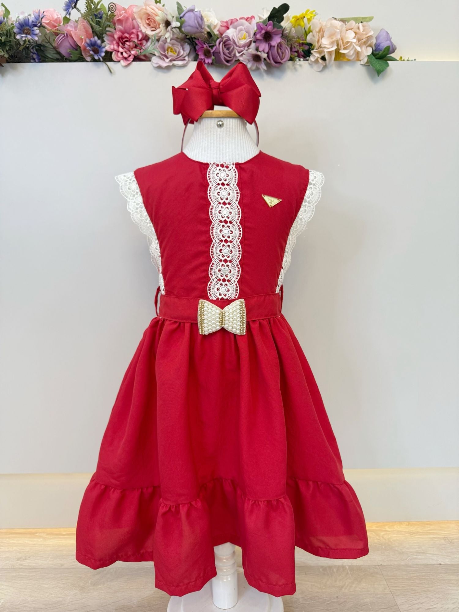 Vestido Infantil Vermelho com Detalhes em Guipir e Cinto para Festas