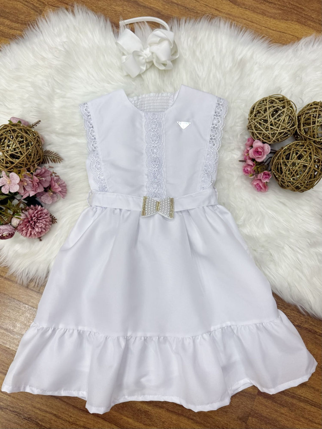 Vestido Infantil Branco com Detalhes em Guipir e Cinto para Festas