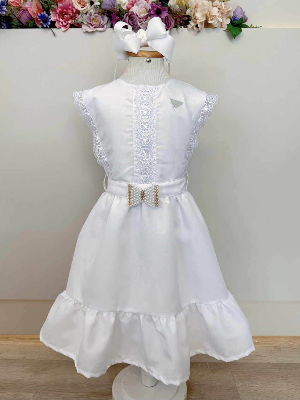 Vestido Infantil Branco com Detalhes em Guipir e Cinto para Festas