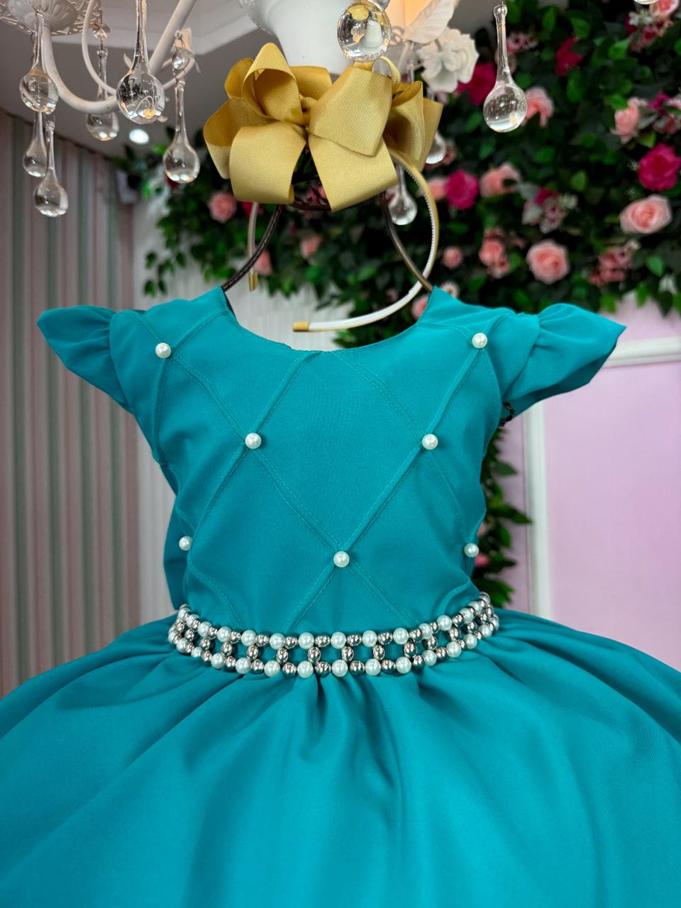 Vestido Infantil Verde Jade com Detalhes em Pérolas e Tule