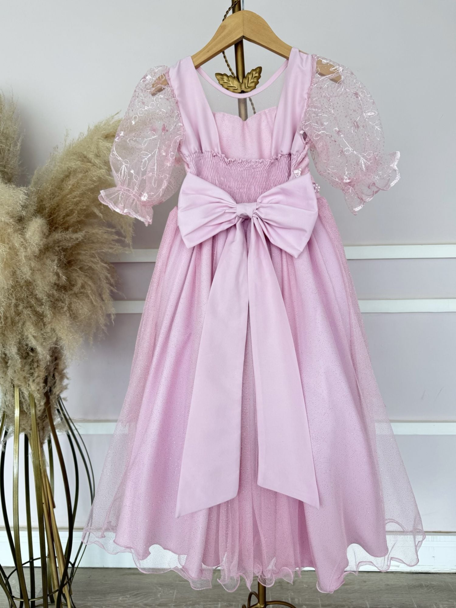 Vestido Infantil Rosa com Busto Bordado e Renda para Daminhas de Festas